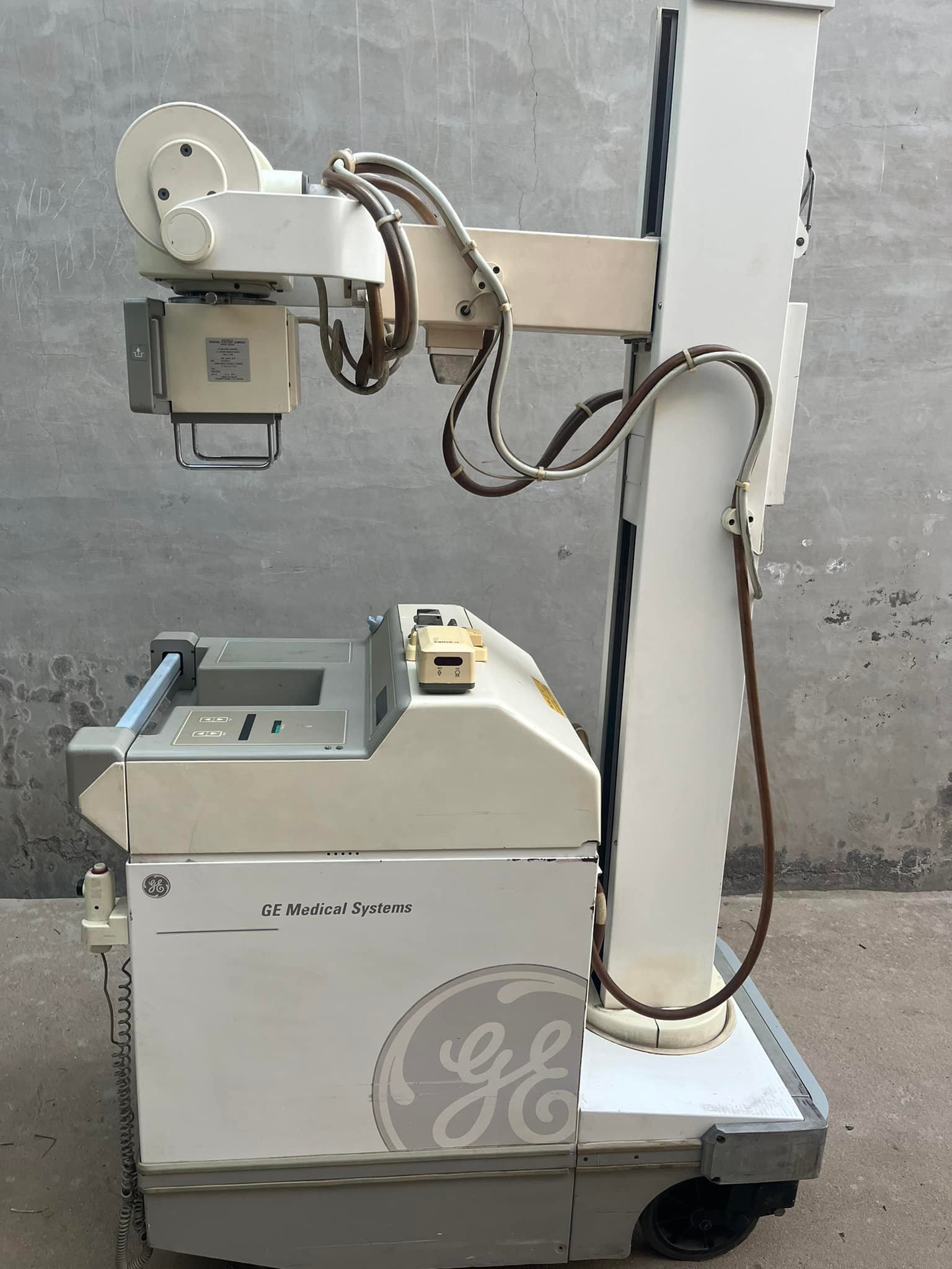 GE AMX4 PLUS Mobile X-ray machine whatsApp ：+86 18931162541