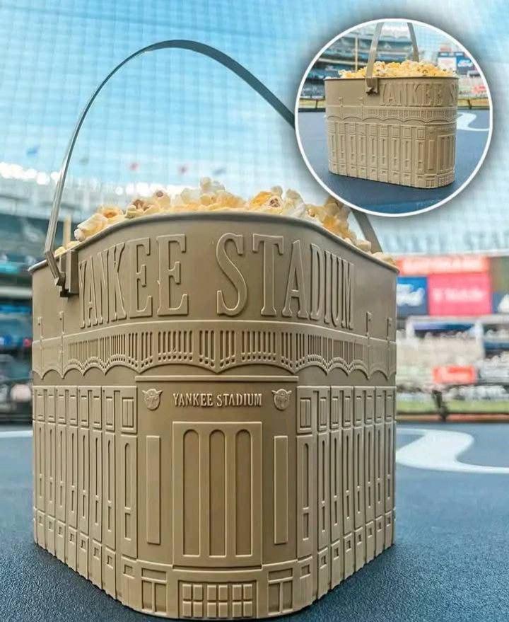 Yankee Stadium 記念グラス 2個コカコーラ瓶8個セット New at Yankee Stadium 🍿🍹 • Stadium Souvenir Popcorn Bucket with