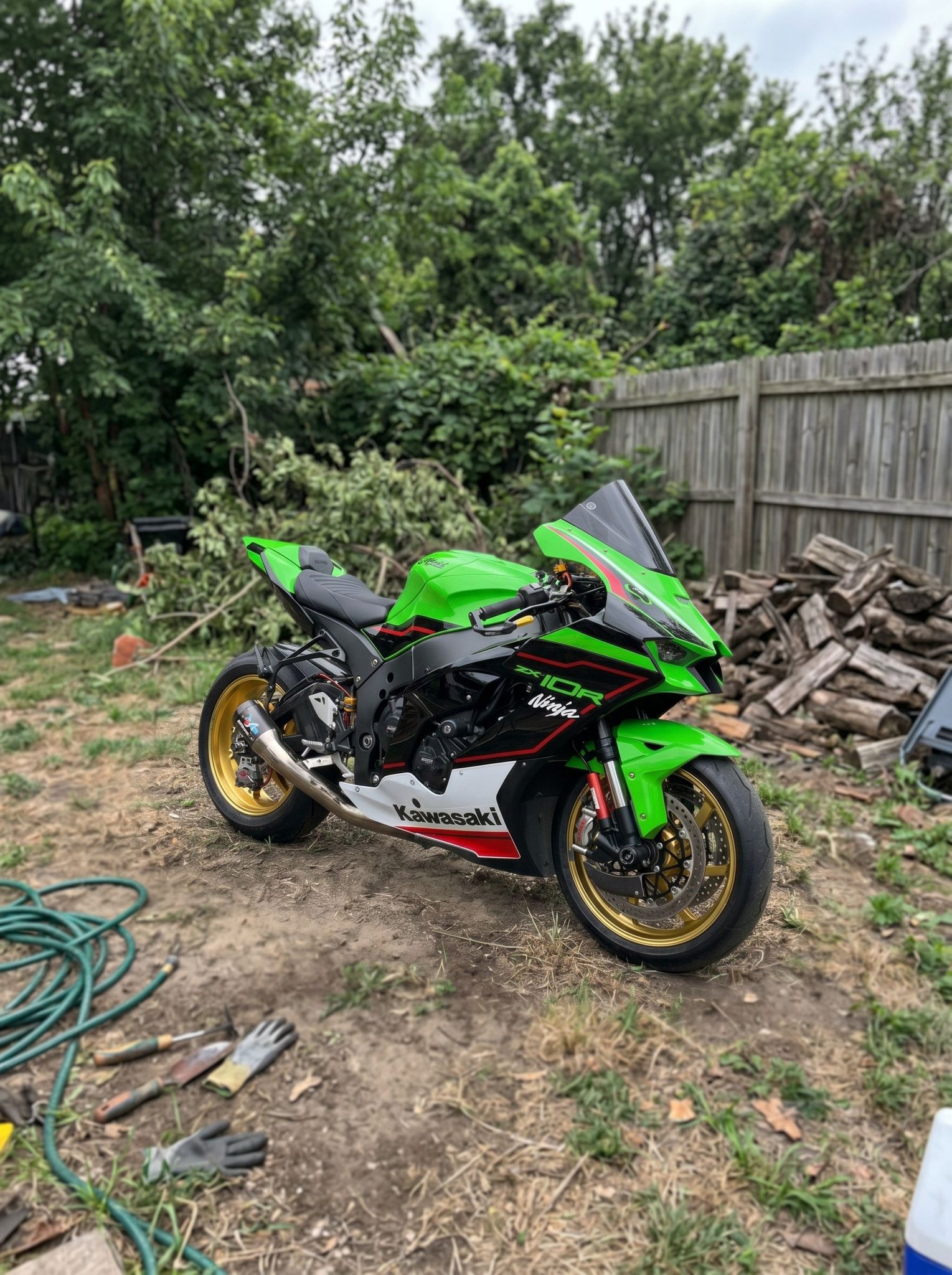 Kawasaki Ninja ZX-10R superbike features and specs