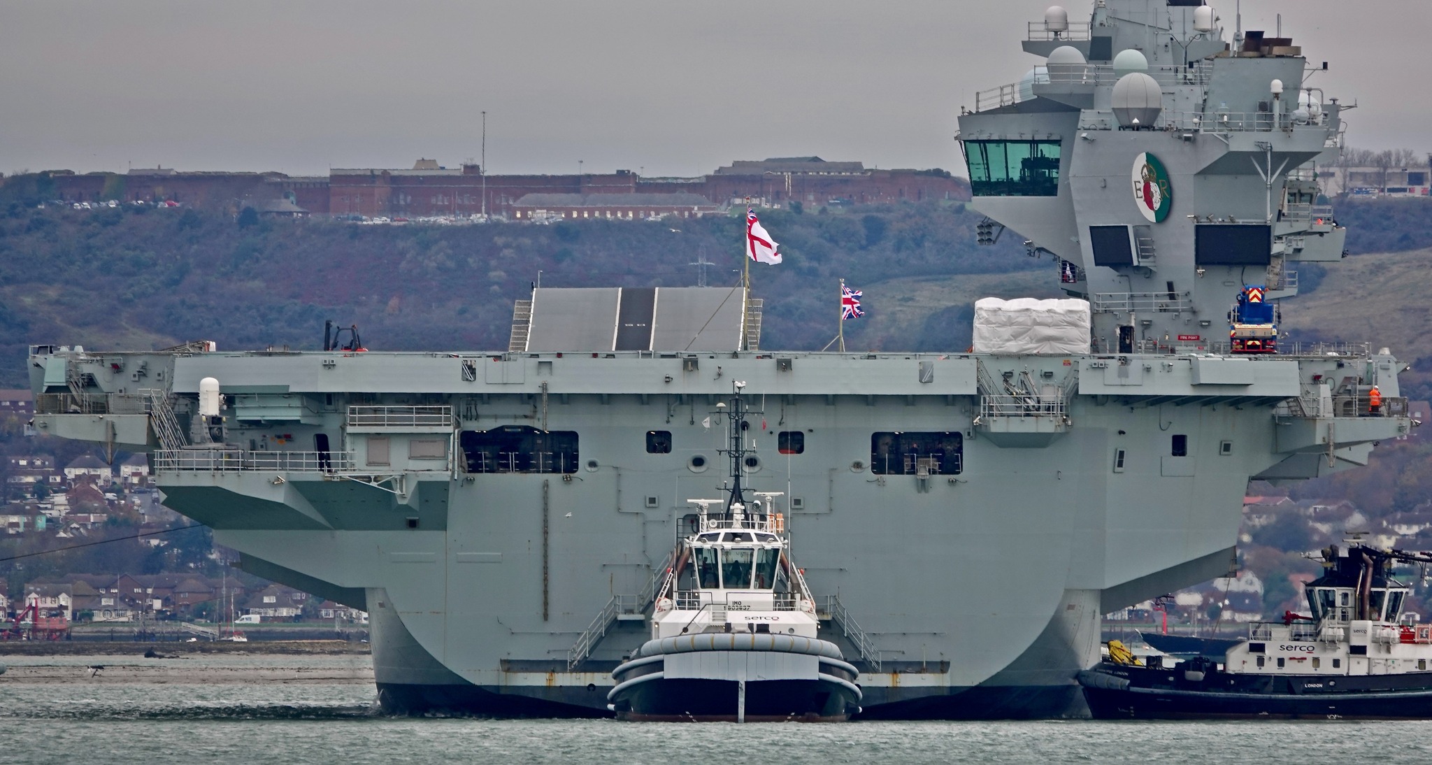 Military - A rear view of HMS Queen Elizabeth (R08). ⚓🇬🇧 | Facebook