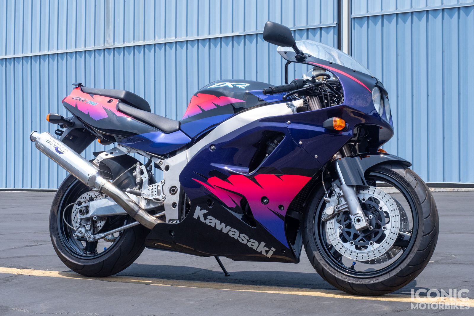 The 1994 Kawasaki ZXR750 is a legendary 90s sportbike, blending
