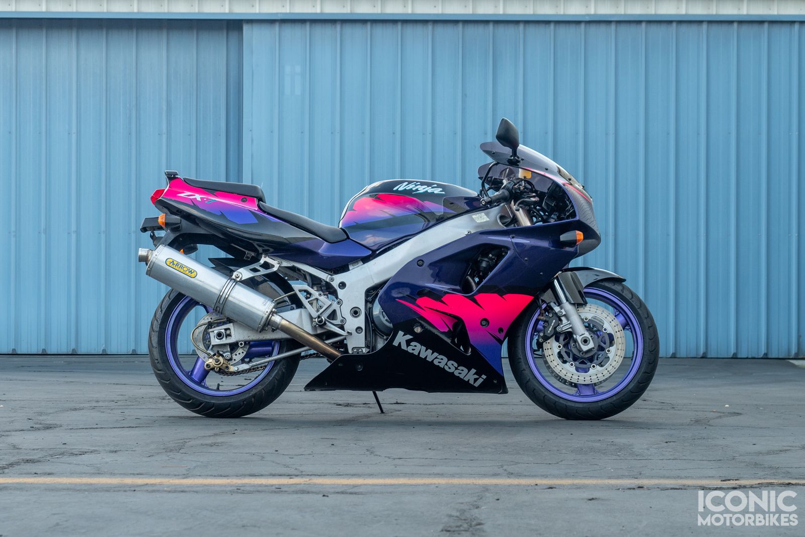 The 1994 Kawasaki ZX-7 is a legendary 90s sportbike that combines