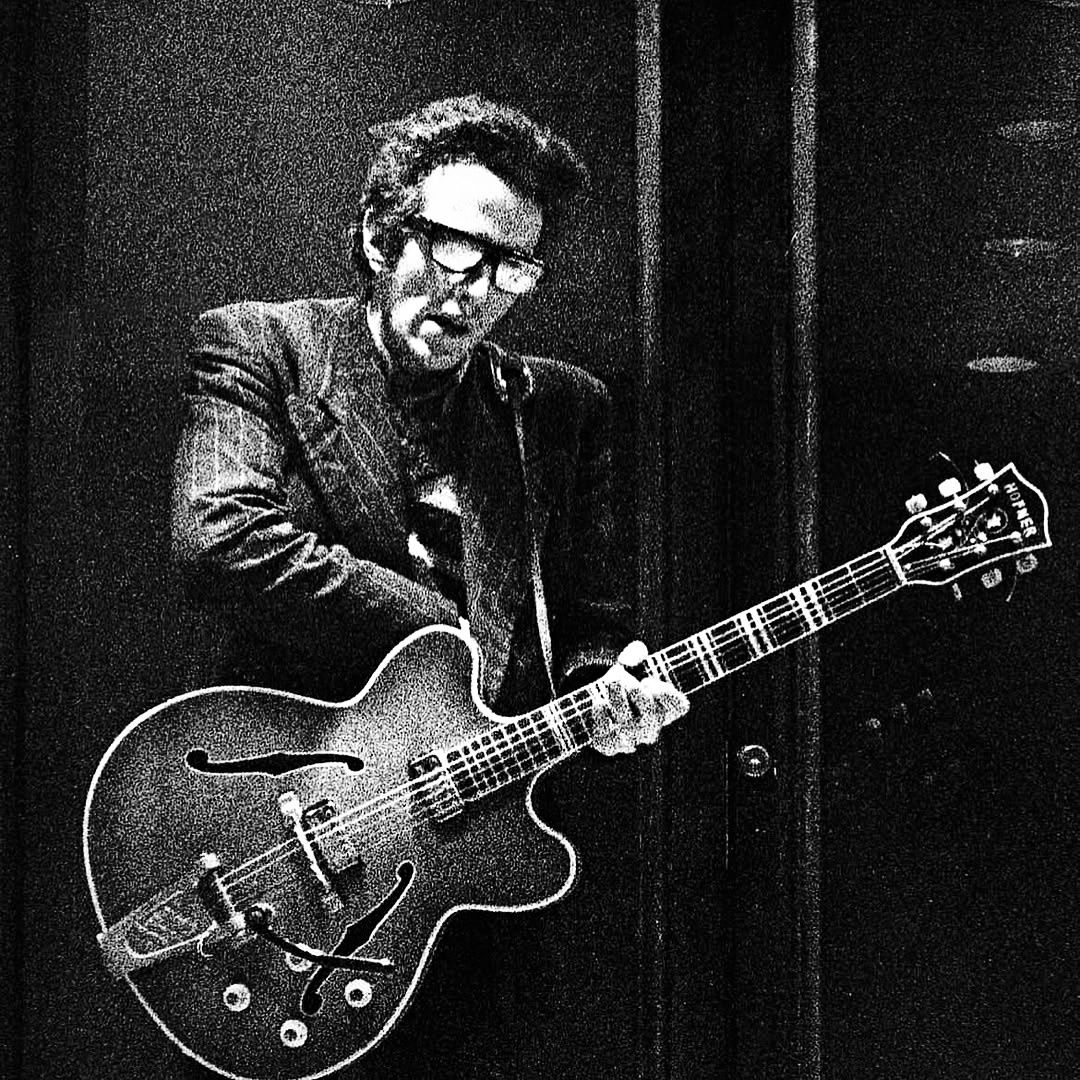 Guitare Miniature Joe Strummer – Réplique 1/4 De La Guitare De 1966, Hommage The Clash, Avec Support Et Boîte De Présentation – Cadeau Musicien