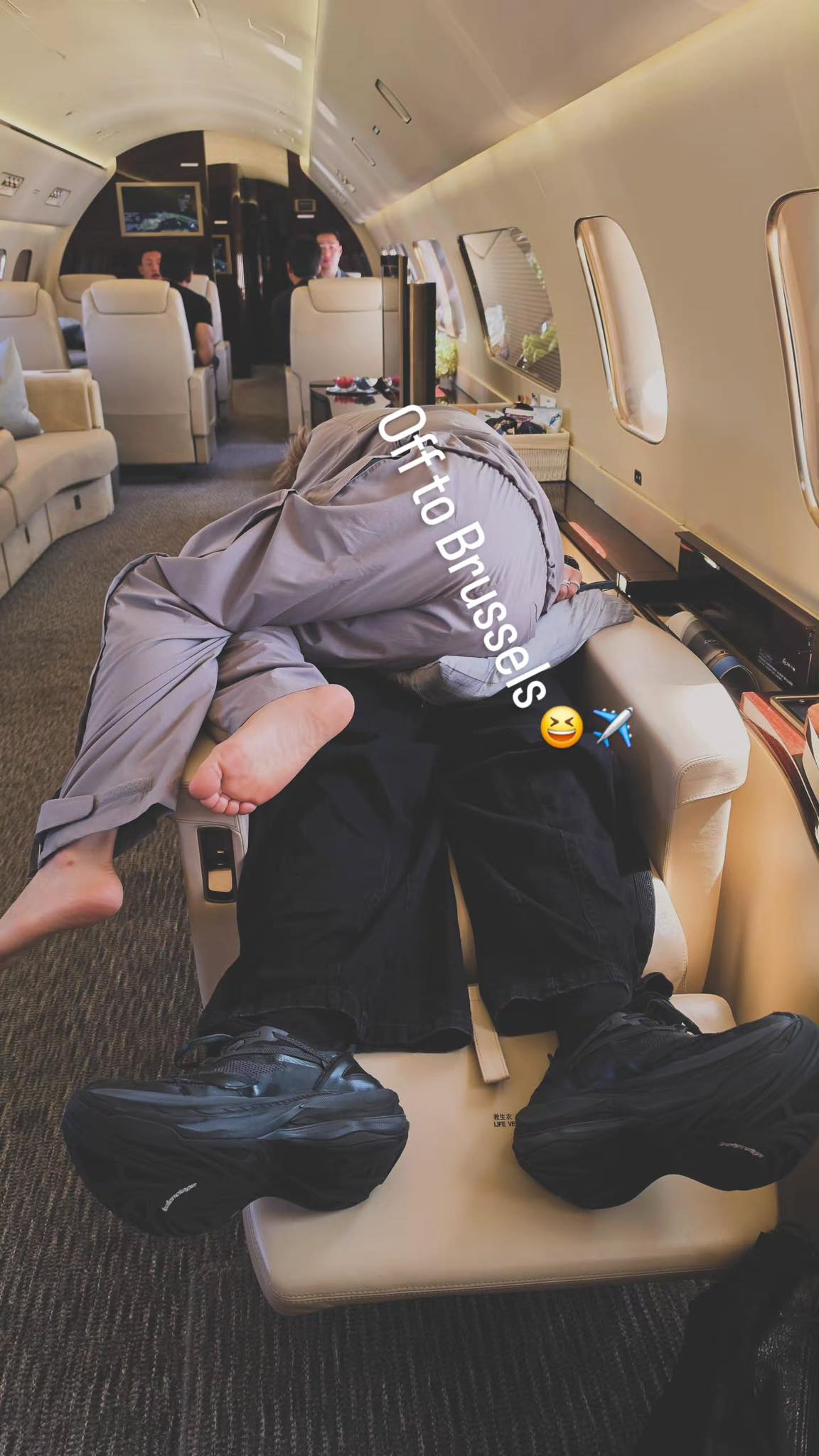 BTS J-HOPE IG STORY UPDATE 260629 Off to Brussels 😆✈️ *I CAN'T