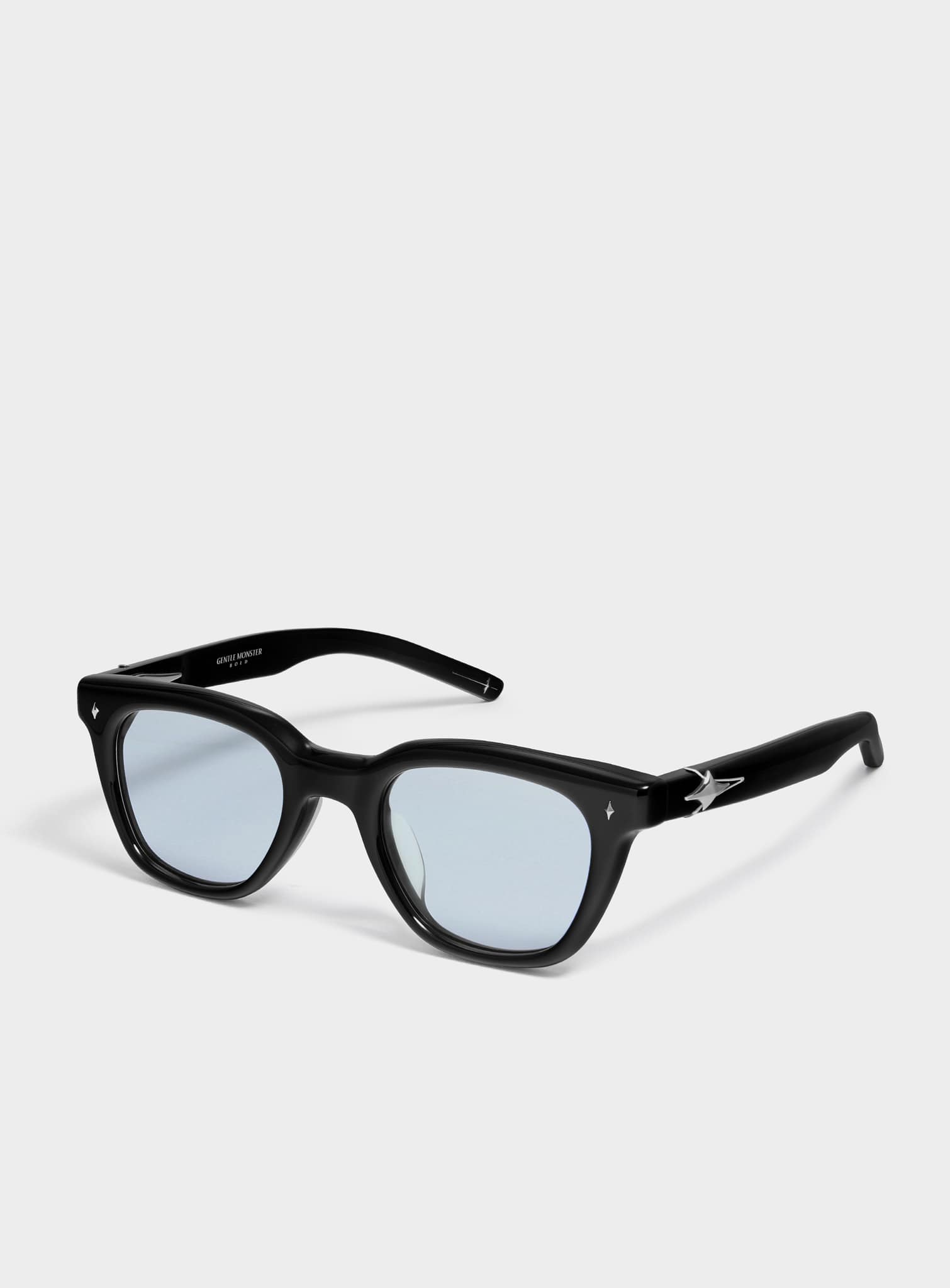 Shop the Gauss 01 glasses from the BOLD Collection, enriched with