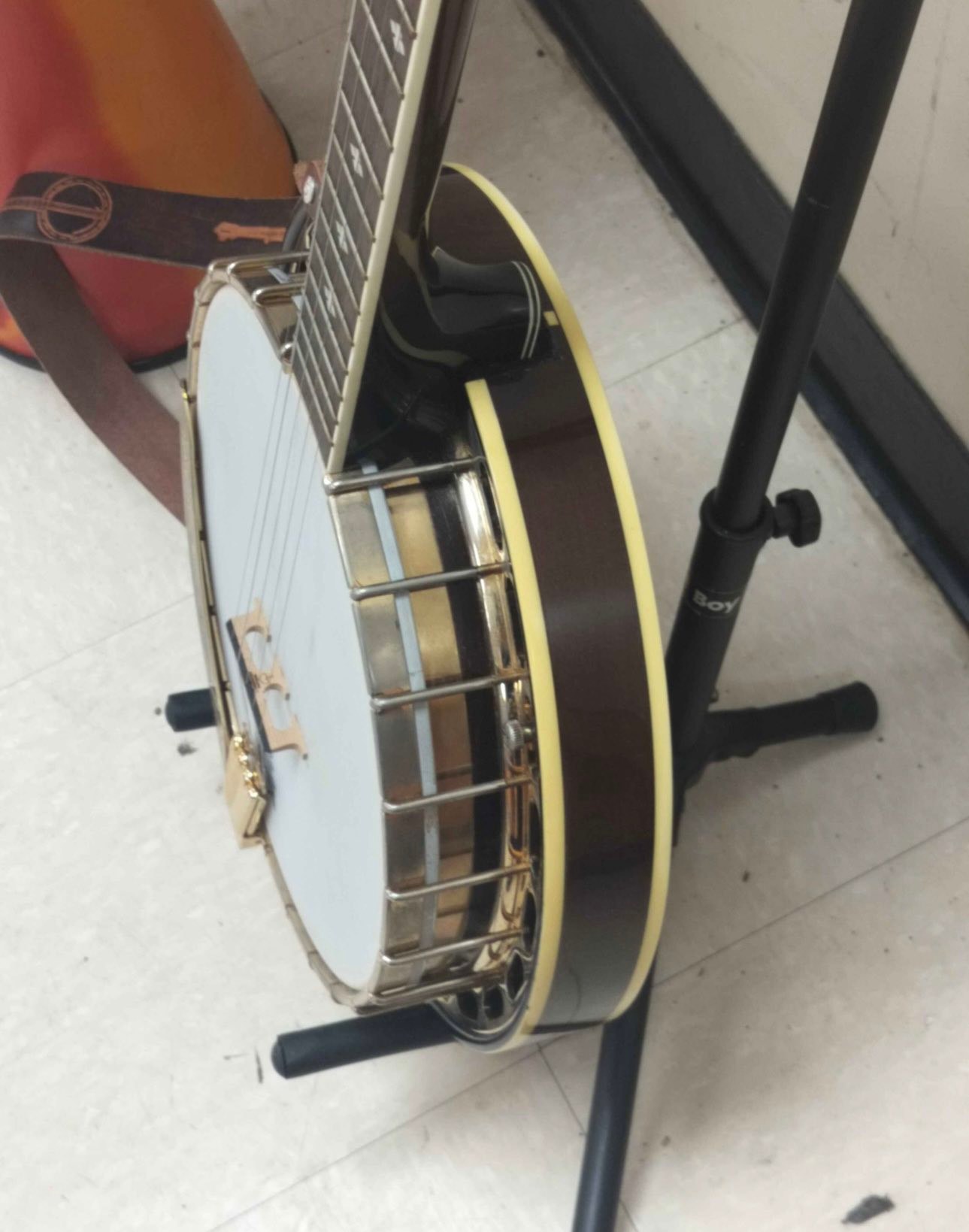 What is the identity of this Kasuga Deluxe Banjo from the 1970s