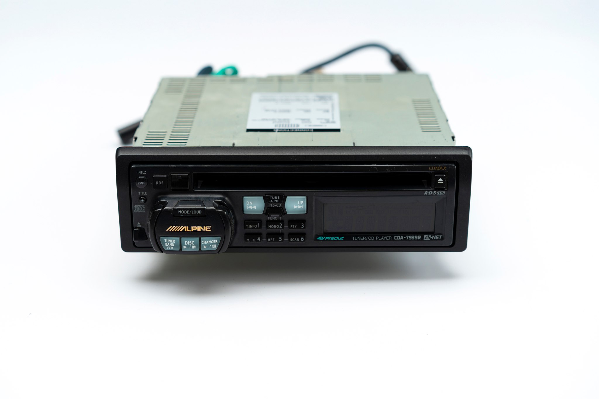 Alpine DVA-9965J, a legendary vintage car-audio head unit