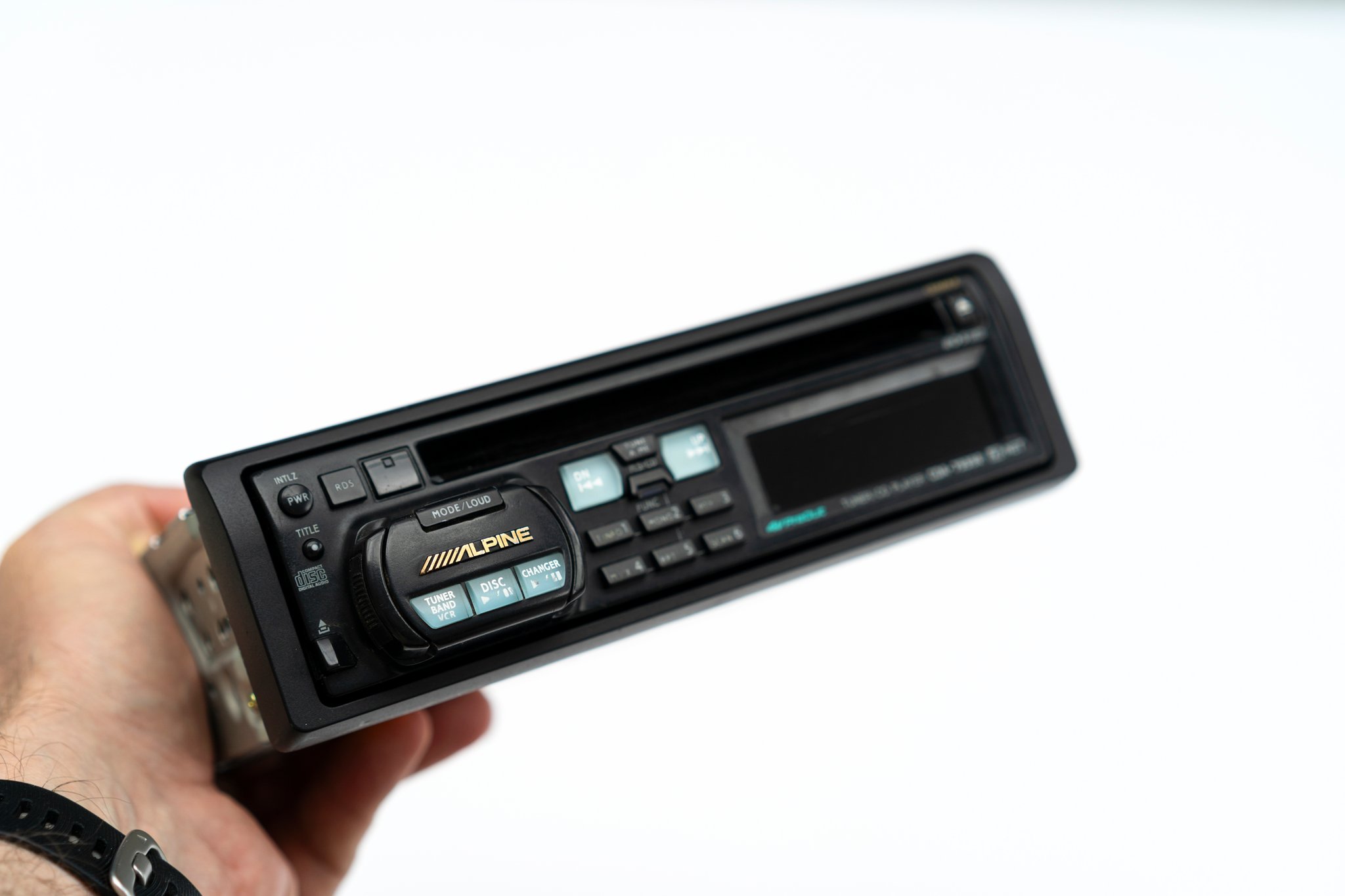 Alpine DVA-9965J, a legendary vintage car-audio head unit