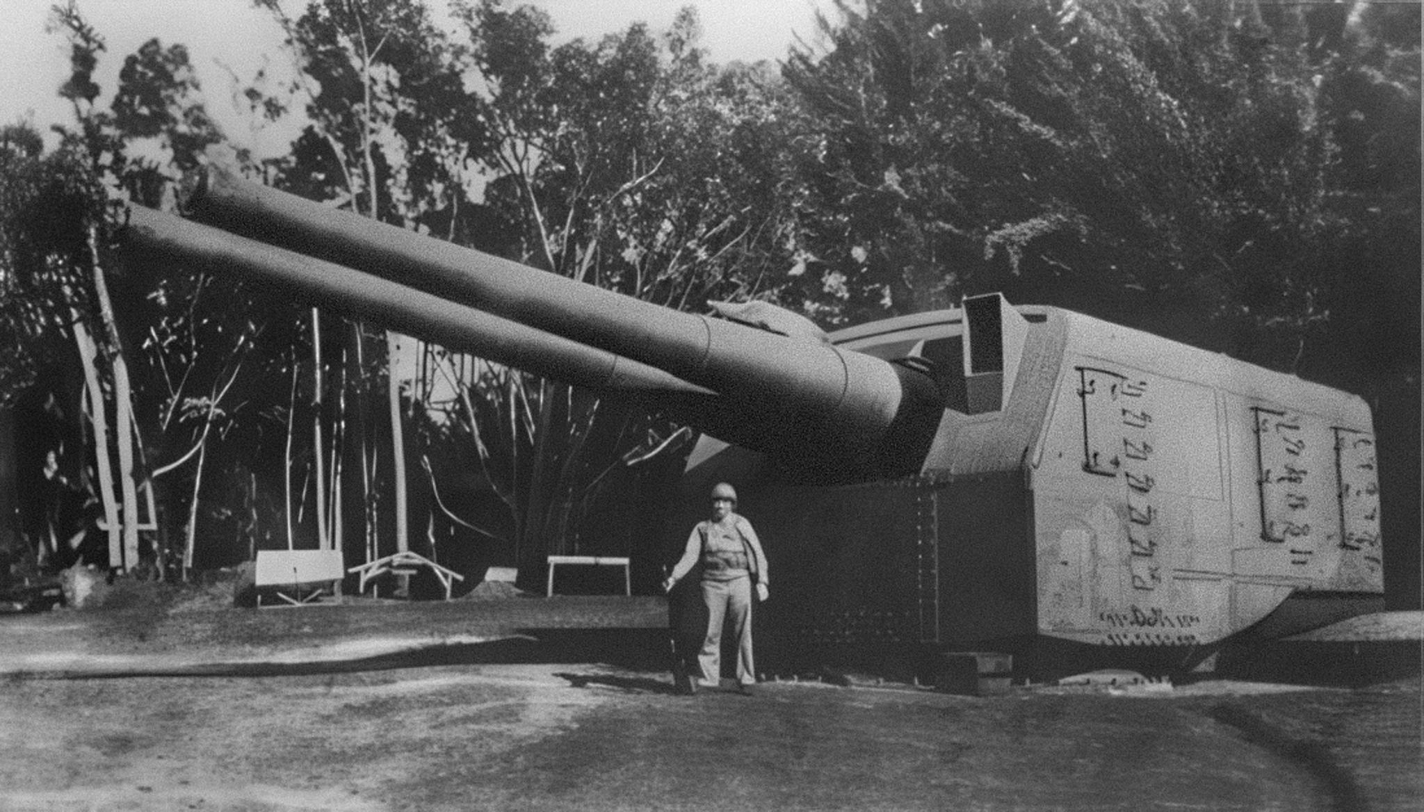 USS Lexington (CV-2) 8-inch turret ashore on Oahu, 1942