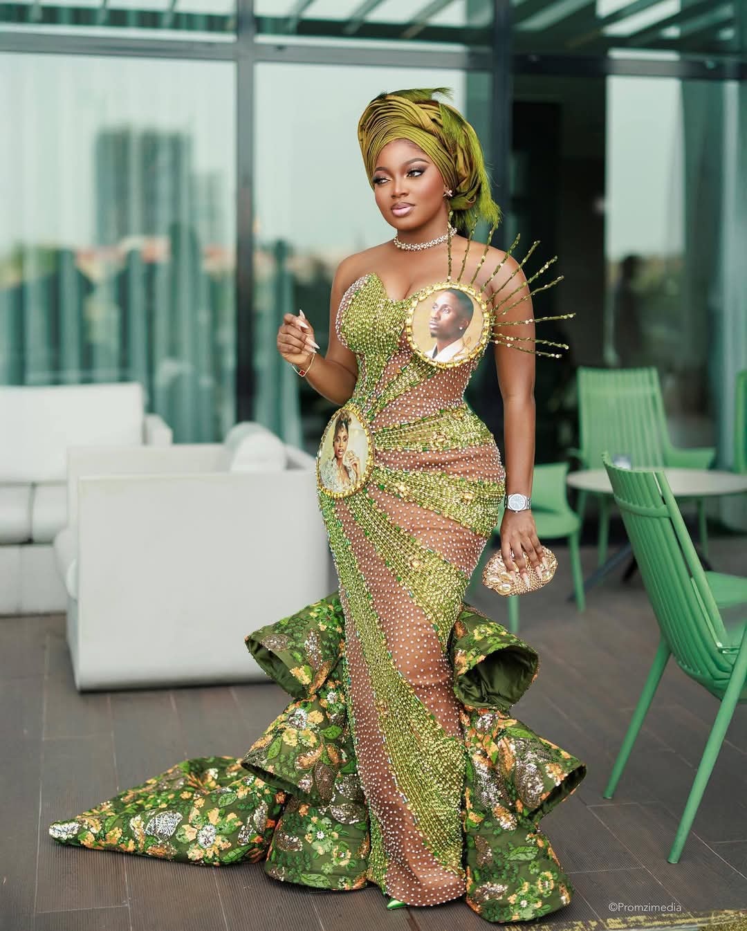 who designed the dress We don't know what looks like, but we know one of the most influential names in fashion it Cottagecore / Grannycore Decor Color:Feather badge: exclusive