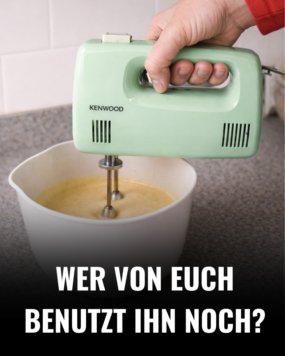 Wer hat diesen Handmixer noch im Schrank stehen? 🍰 Das vertraute Brummen, der schwere Griff und der Teig, der langsam perfekt wurde. Keine Programme, kein Display – nur Geduld und Gefühl. Ein Küchenkl