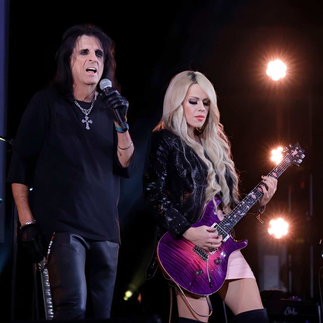 Metal - Rocking for a cause 🎸🤘 Alice Cooper and Orianthi lighting up ...