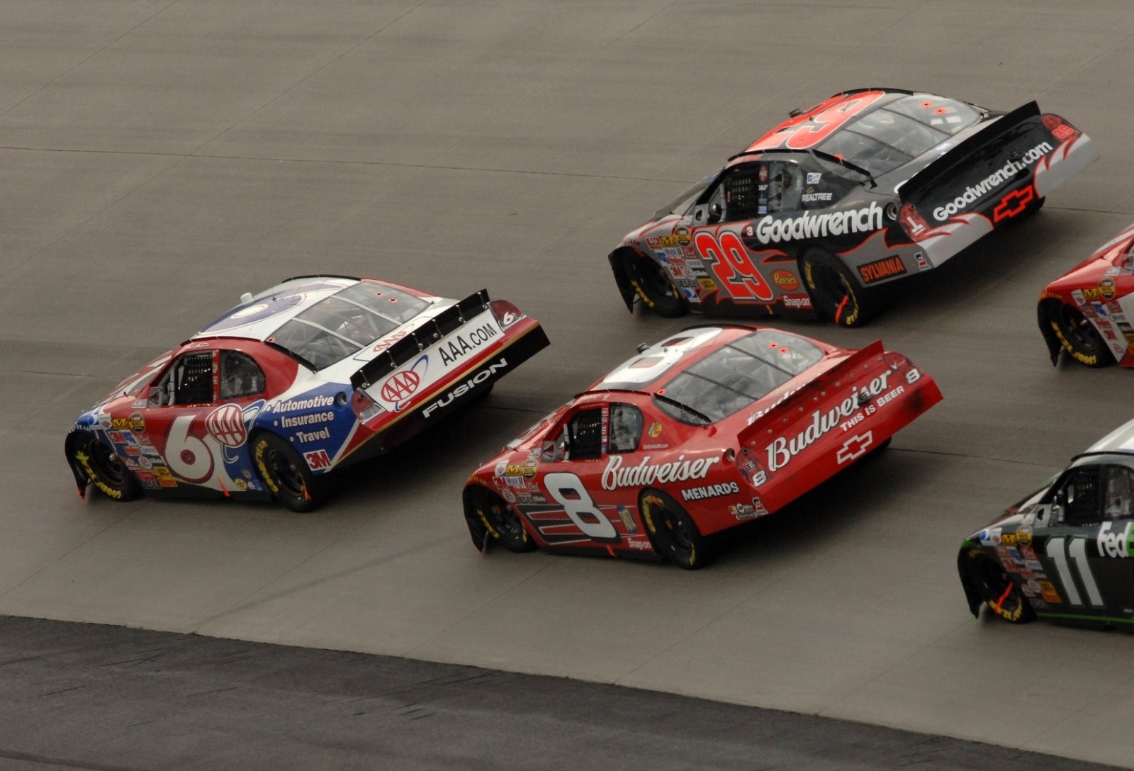 Mark Martin leads at Dover 400 2006