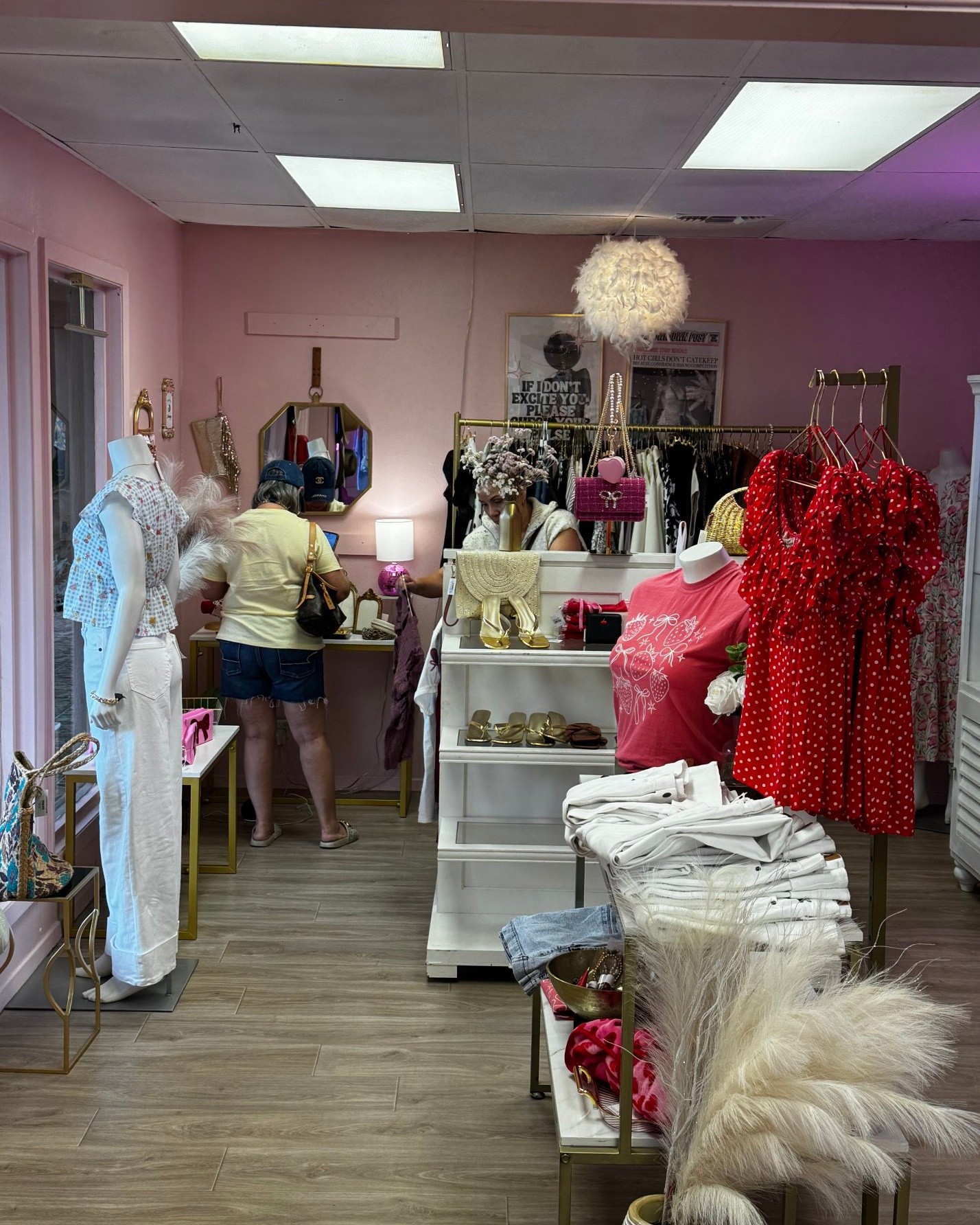 Chikas Boutique - Chikas Boutique added a new photo.