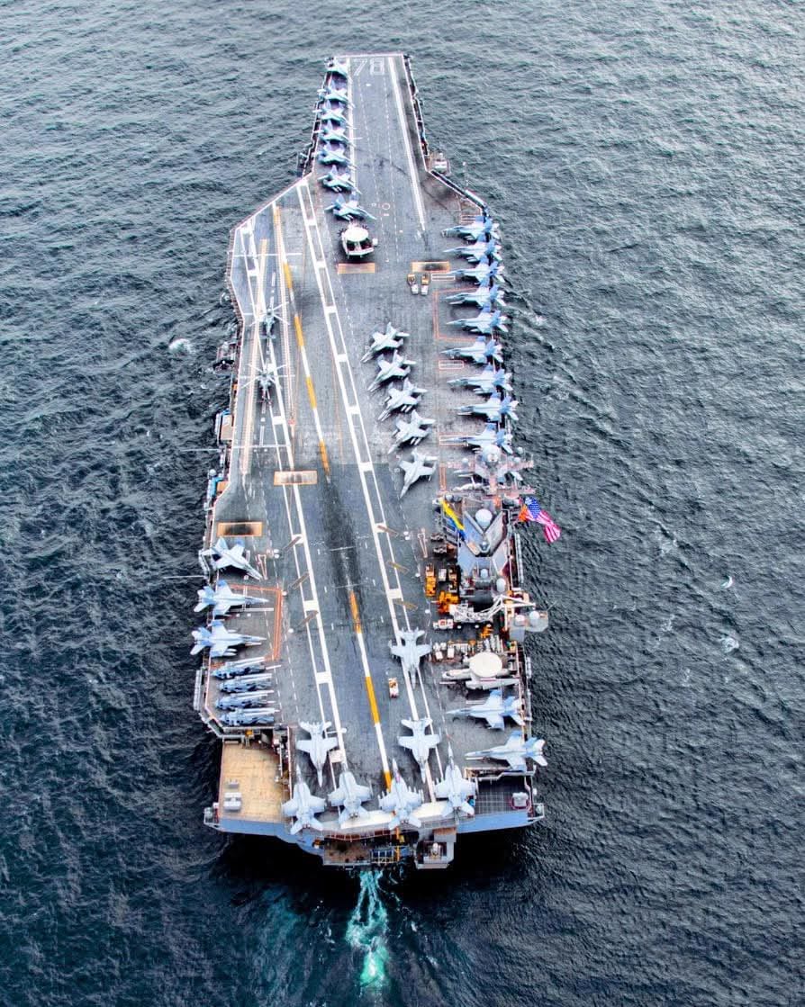 Hobby Master HA5119 1/72 F/A-18F Super Hornet VFA-213 Black Lions USS George H.W. Bush - Foto 2