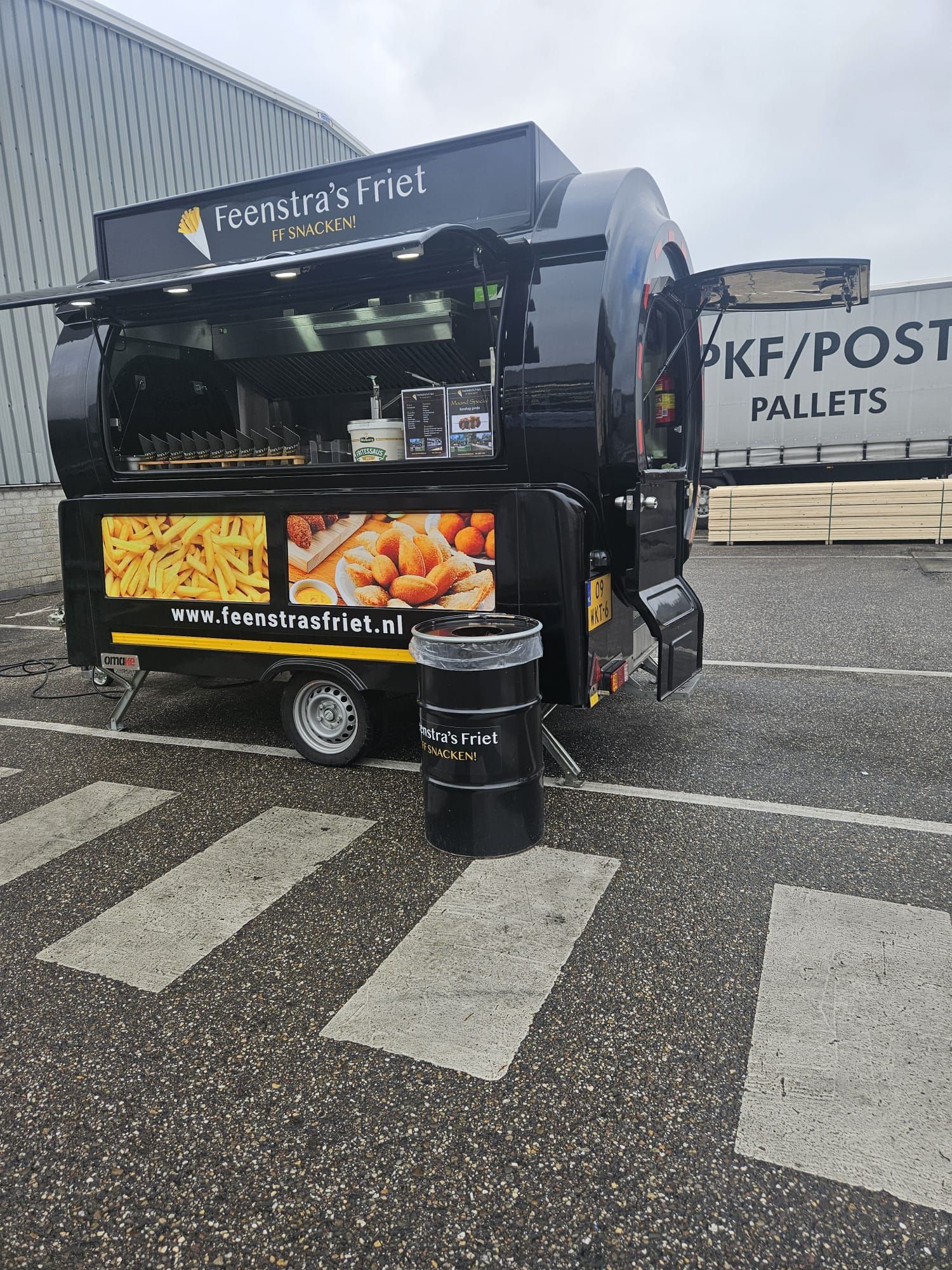 Feenstra's - Laatste vrijdag van de maand, dat betekend frituur op 180 ...