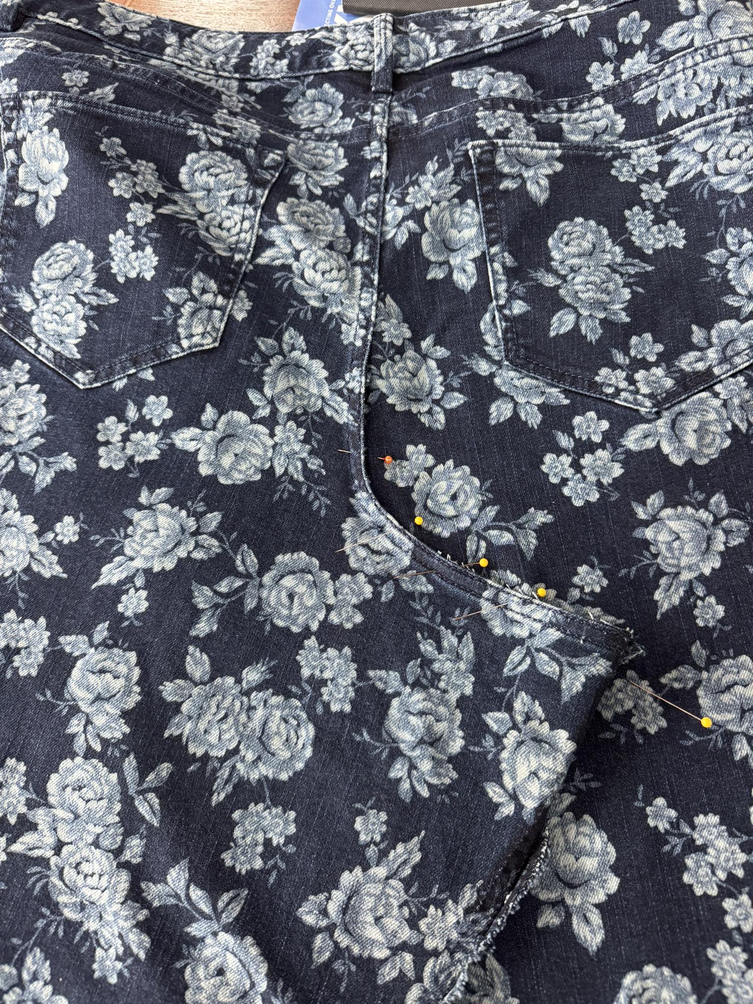 Jupe Bleue American Eagle SUPER STRETCH Brodée Avec Fermeture éclair - Taille 2R Neuf Sans étiquettes