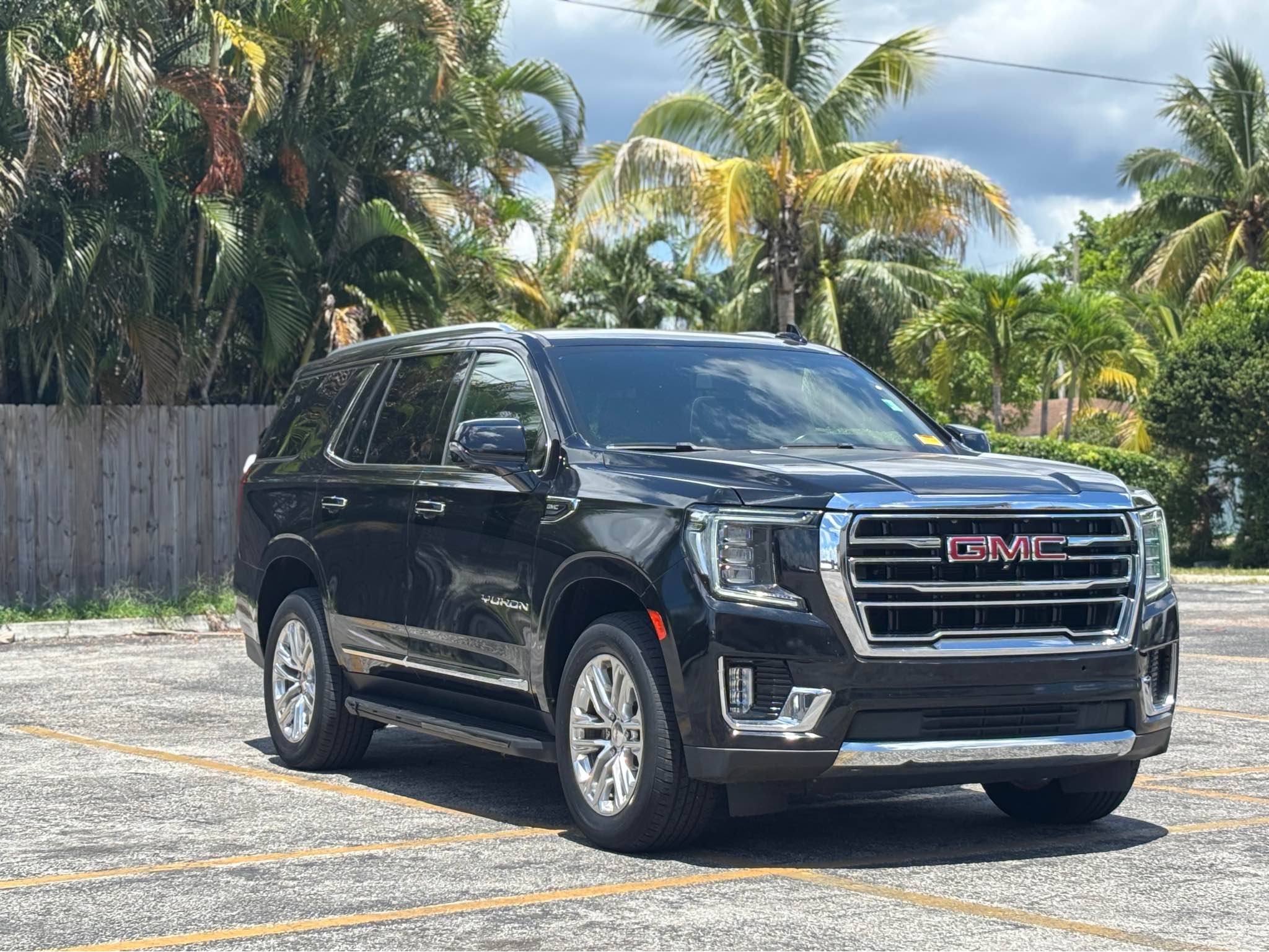 2022 Gmc Yukon Slt Wallpaper For Iphone