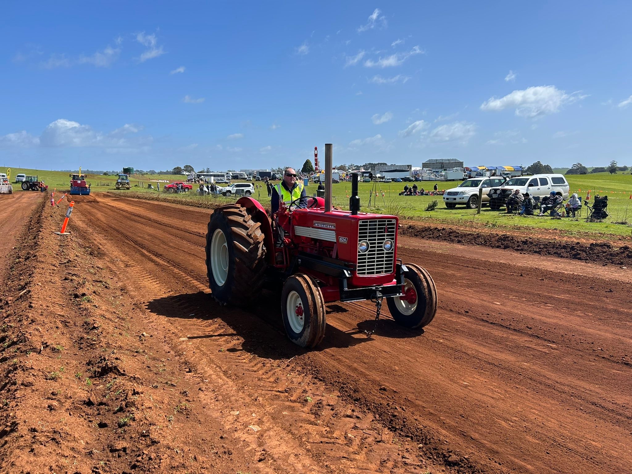Tasmanian Tractor Pulling... - Tasmanian Tractor Pulling