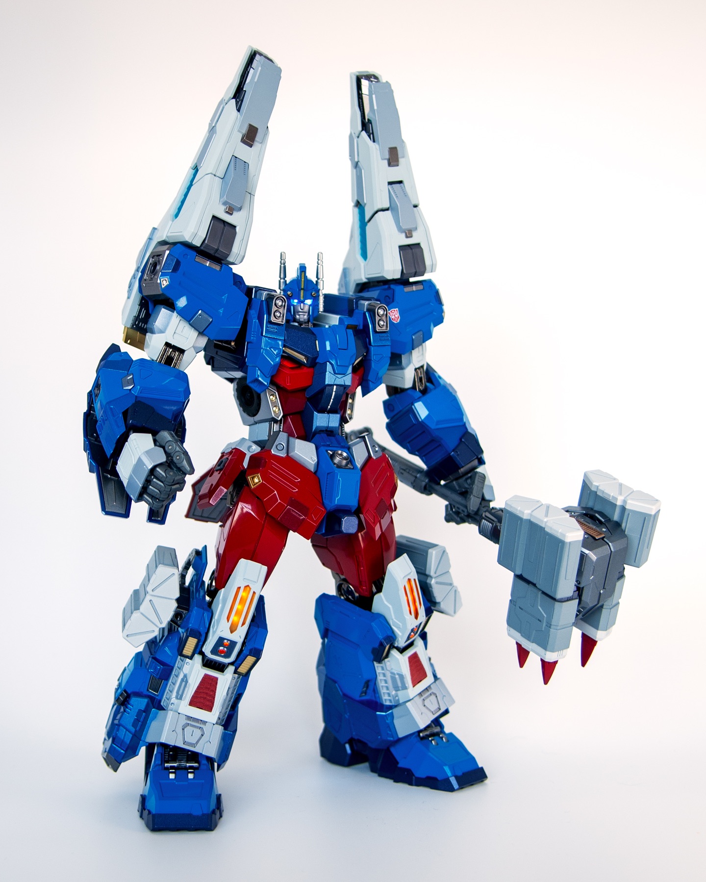 Flame Toys Kuro Kara Kuri - Ultra Magnus, via ROBOTHEAD