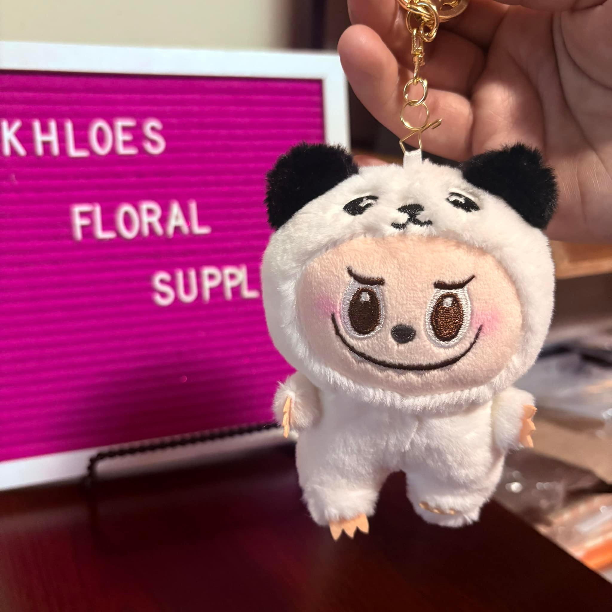クロエ Labubu keychain and plushies !!!! Call or message to purchase (956