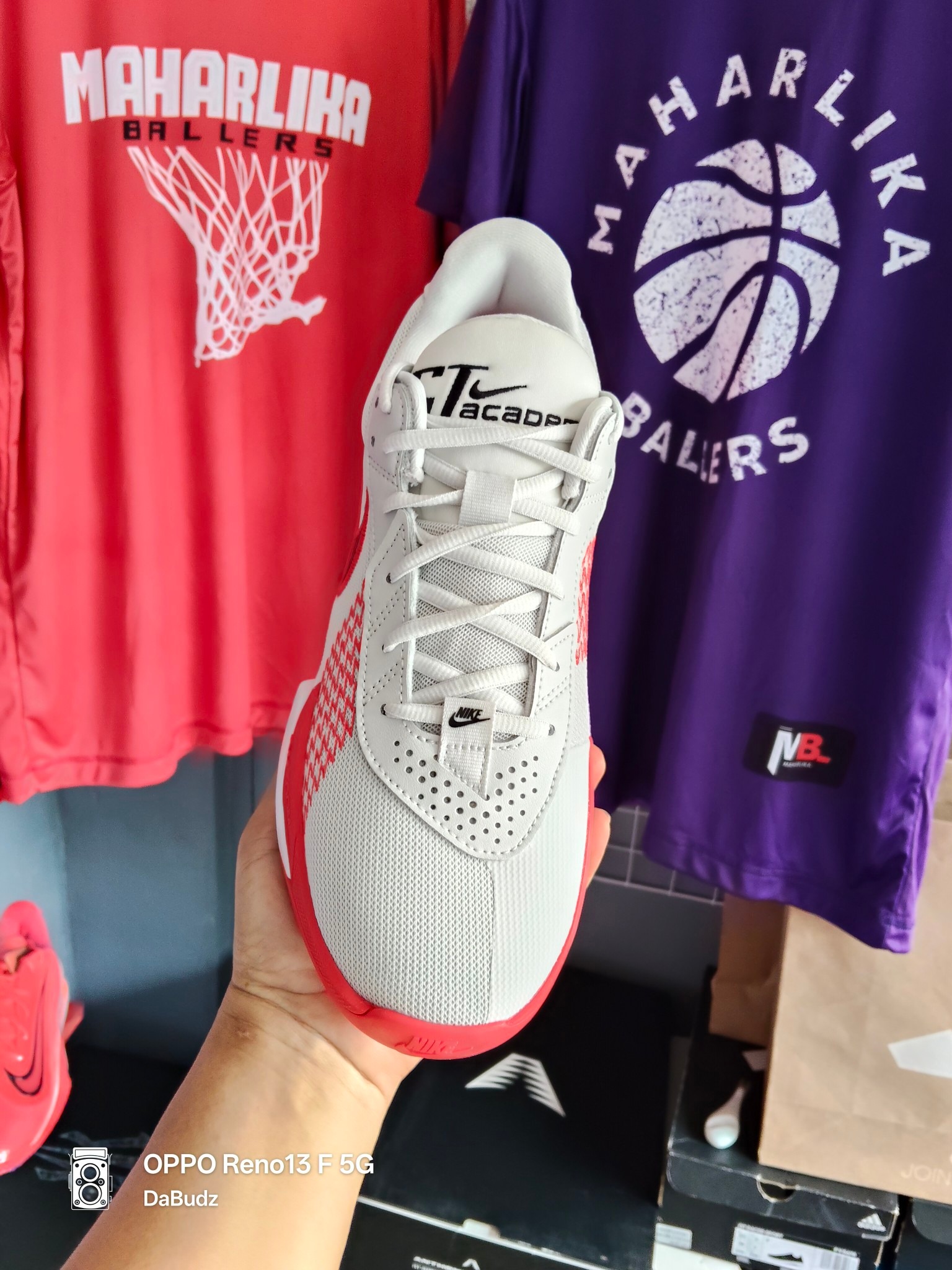 AVAILABLE ON-HAND BADMINTON SHOES ‼️ ?Aerus Z2 Red Size 8.5 US 