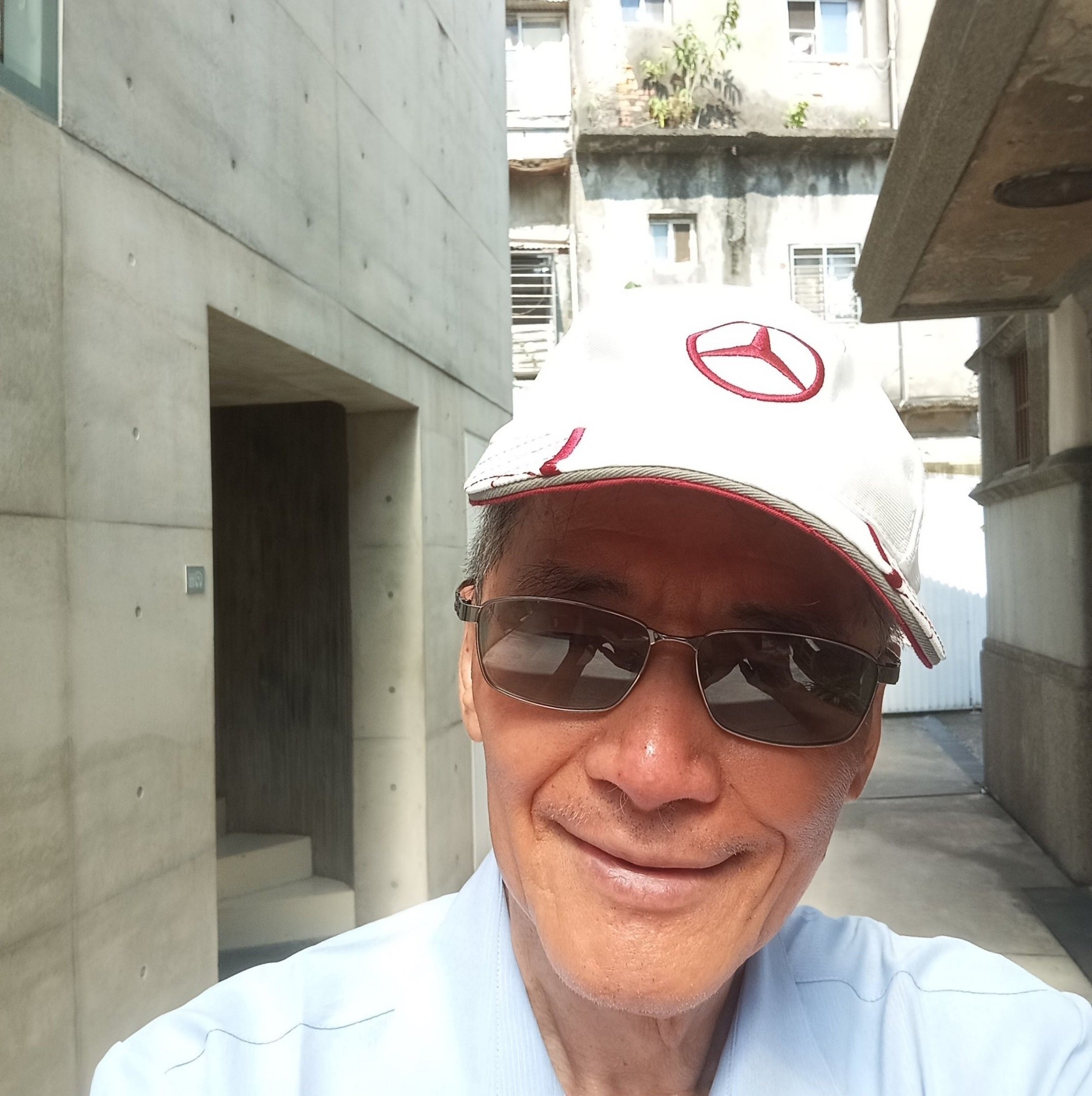 115.08.16.(星期日).在 永和區永和路二段一八五号4F.(星級卡拉OK)。國語歌曲.原主唱者 倪賓先生(幾時再回頭)。 | 洪英雄