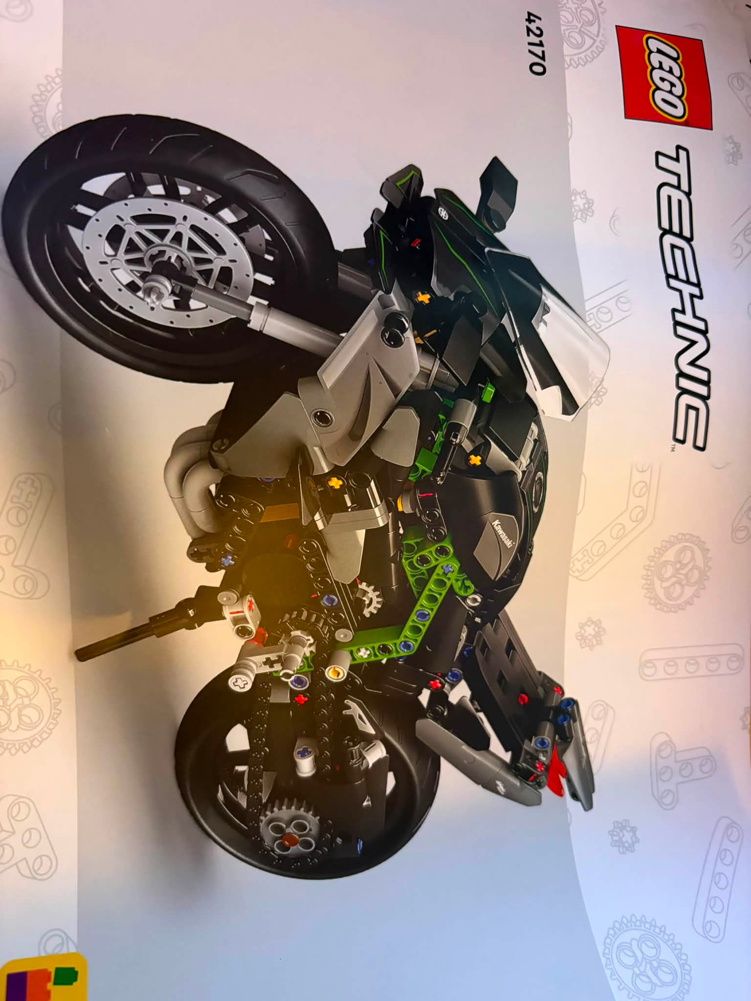 So bad thing happened, my Kawasaki H2 Lego set fell off my shelf