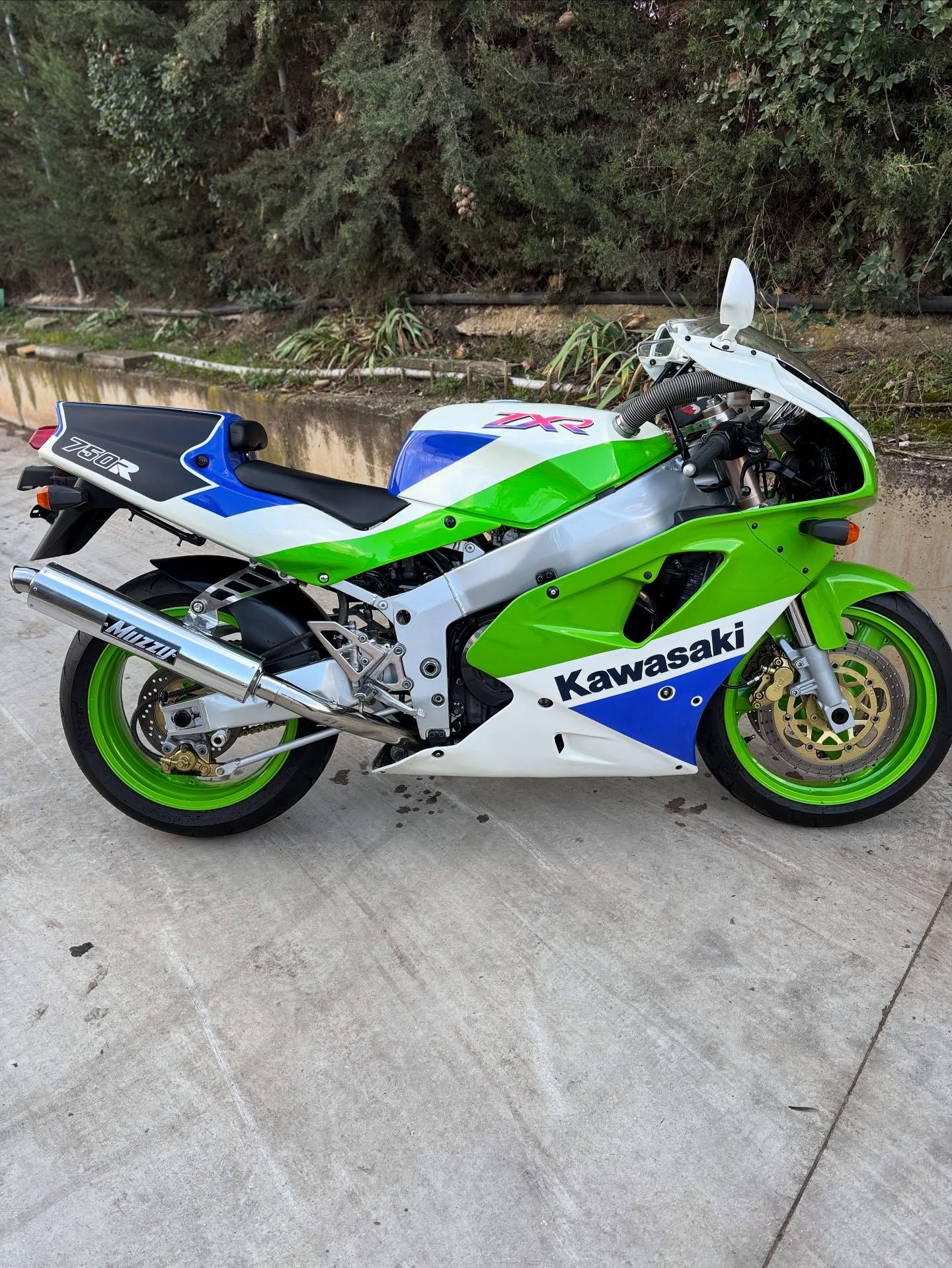 The 1999 Kawasaki Ninja ZX750R Project is an exciting opportunity