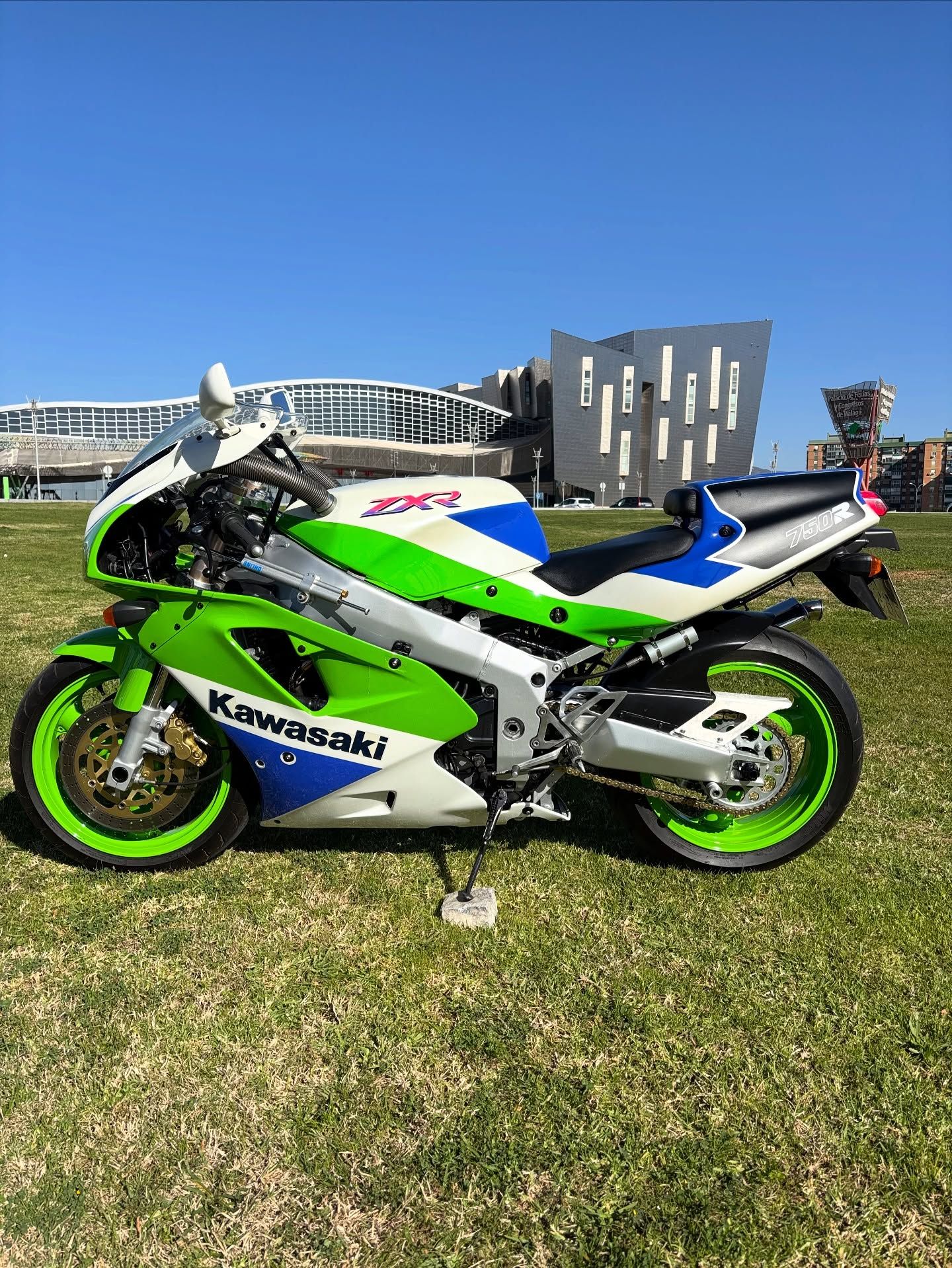 The Kawasaki ZXR750R is a legendary 90s superbike that perfectly