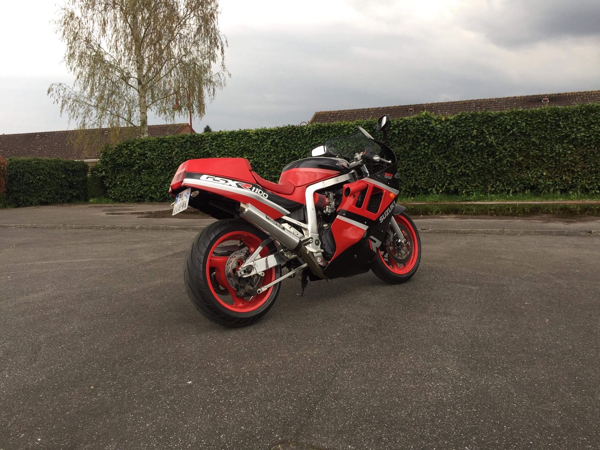 The Suzuki GSX-R1100 is a legendary 90s superbike, a machine that