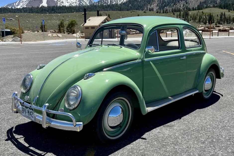 1953 Volkswagen Beetle Deluxe split-window classic car