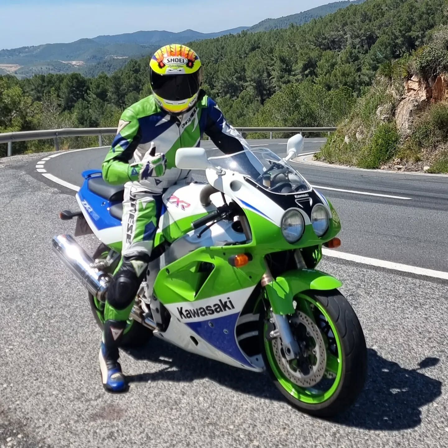 The Kawasaki Ninja ZXR750J combines a 748cc inline-four engine