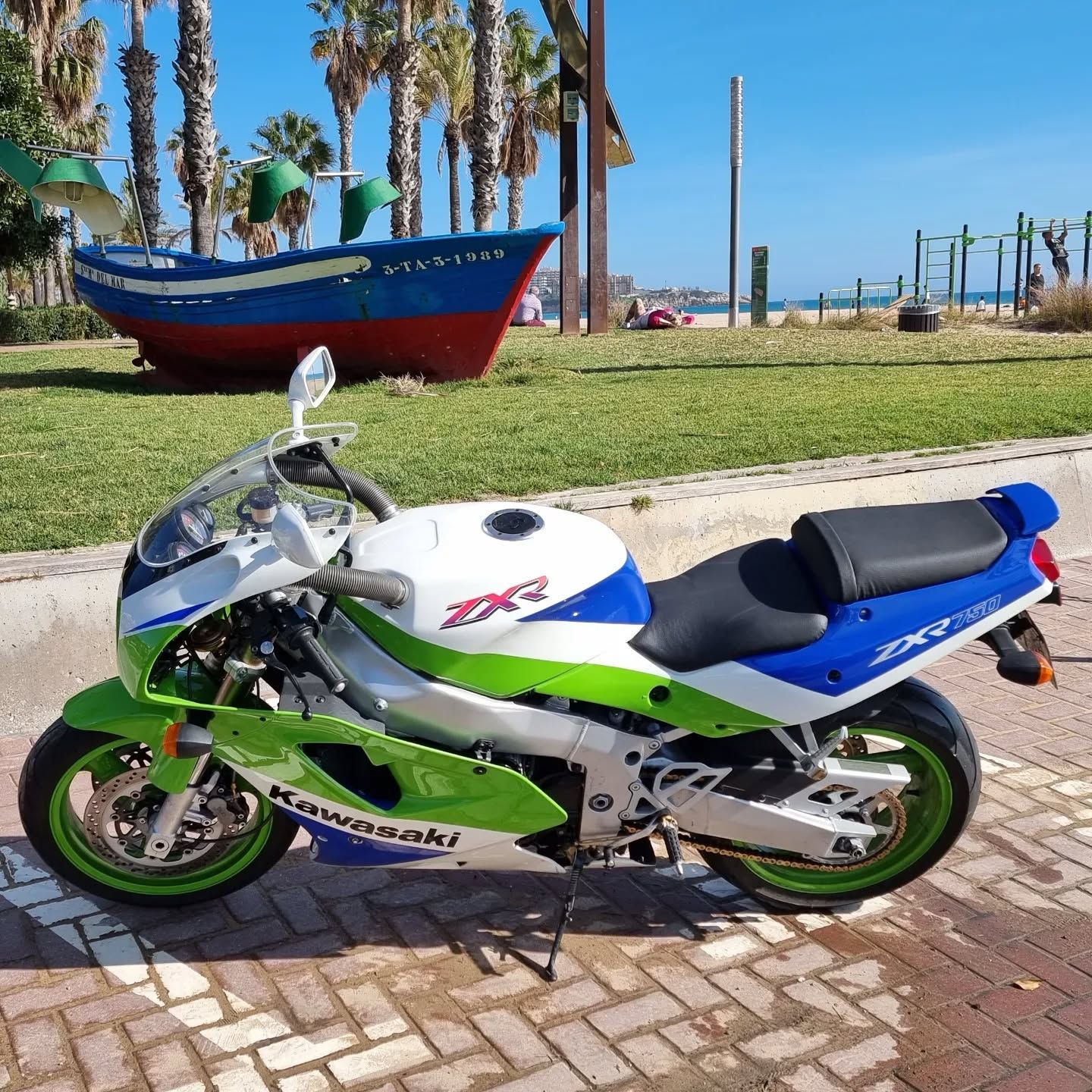 The Kawasaki Ninja ZXR750J is a classic 90s superbike, featuring a