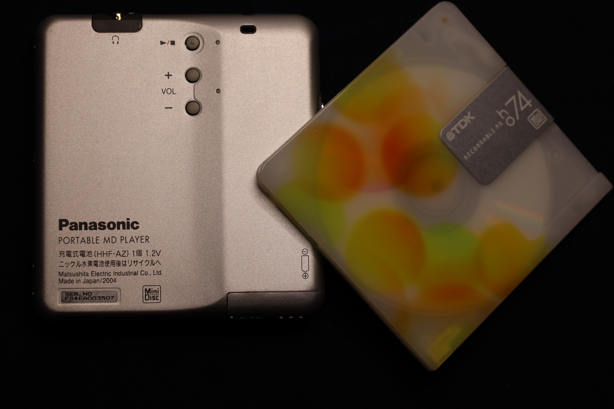 Panasonic 於2004 年發表世界最細小 MD 播放器 SJ-MJ97。 The world's