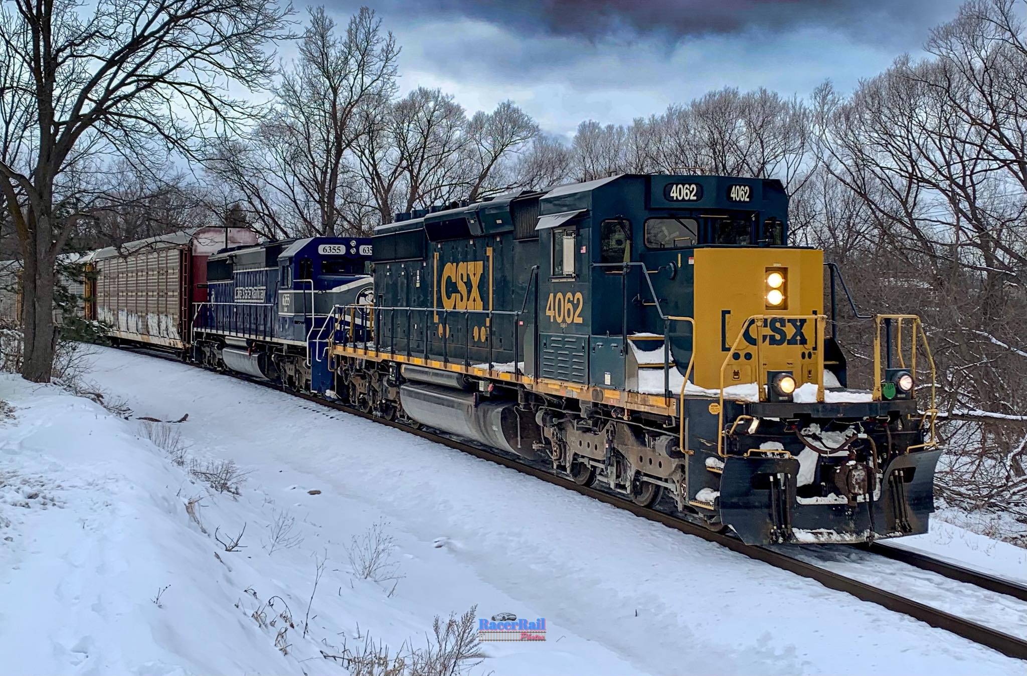 Racer - It’s a double EMD consist from two railroads as CSX Train D735 ...