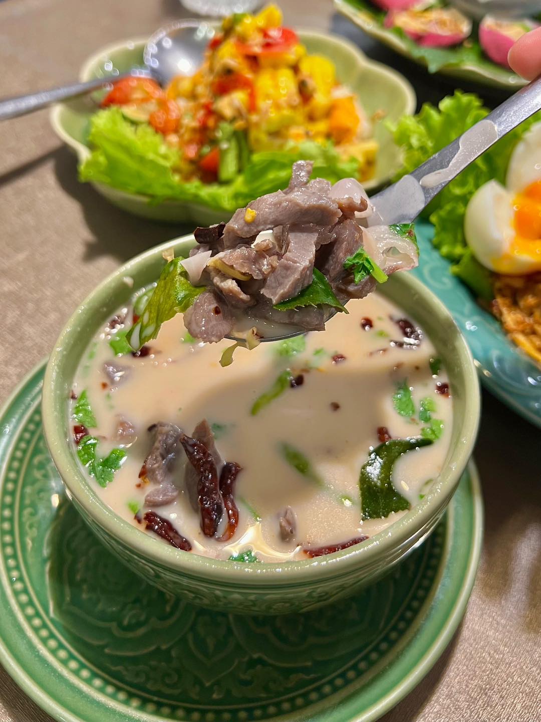 กิน เที่ยว กับ จี้... - กิน เที่ยว กับ จี้ Kin Tiew Kub Jee