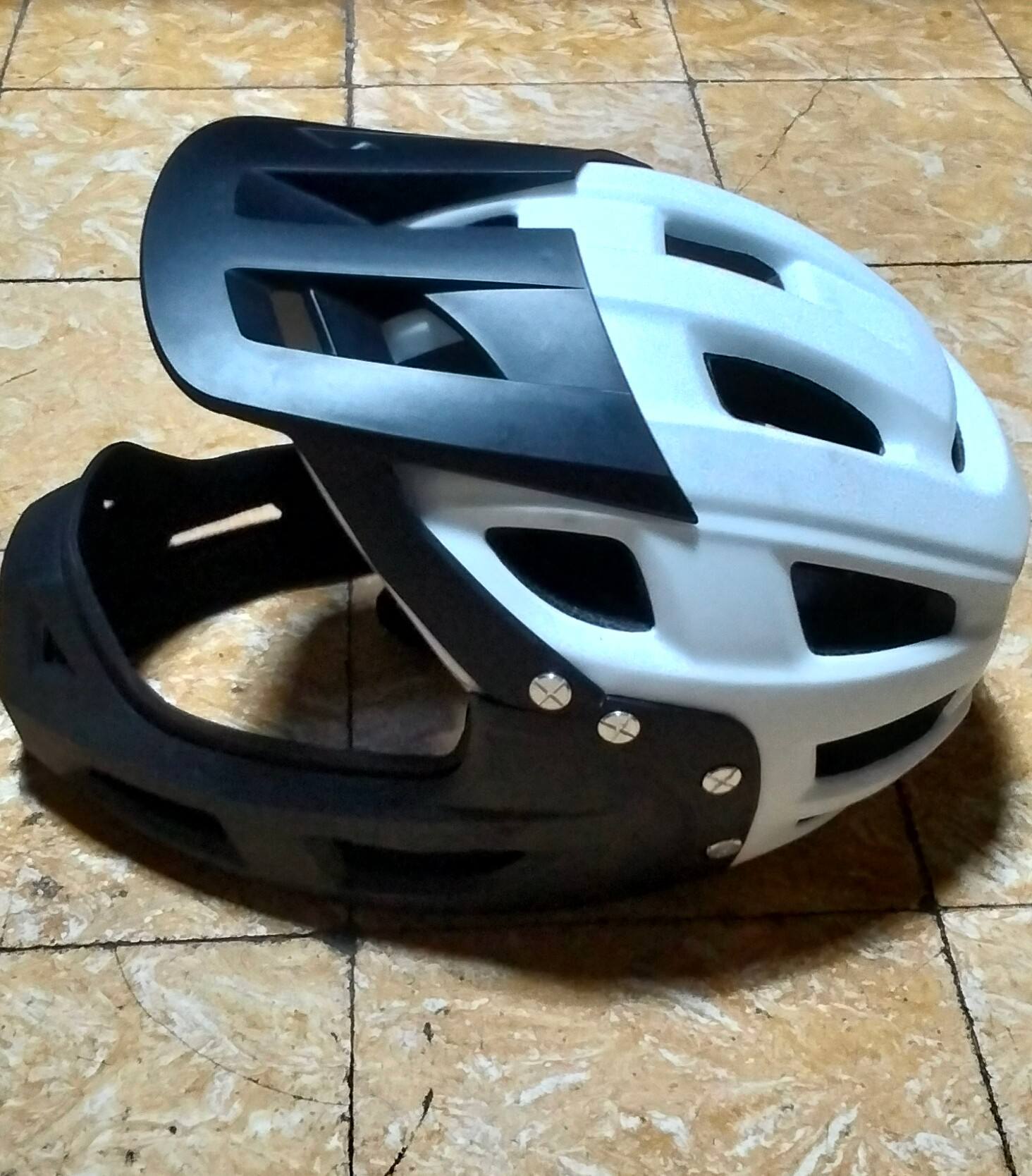 bike helmet for sale manila RNOX Universal Size 53-61cm Heads up! WWR Manila is