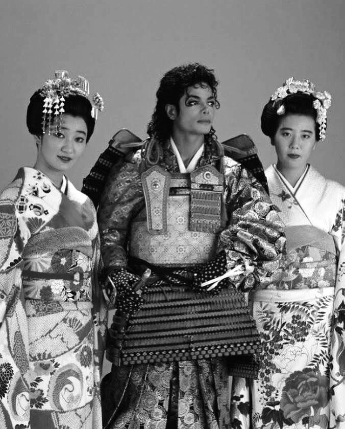 Bad Tour 1987 – The legendary buckle outfit of Michael Jackson