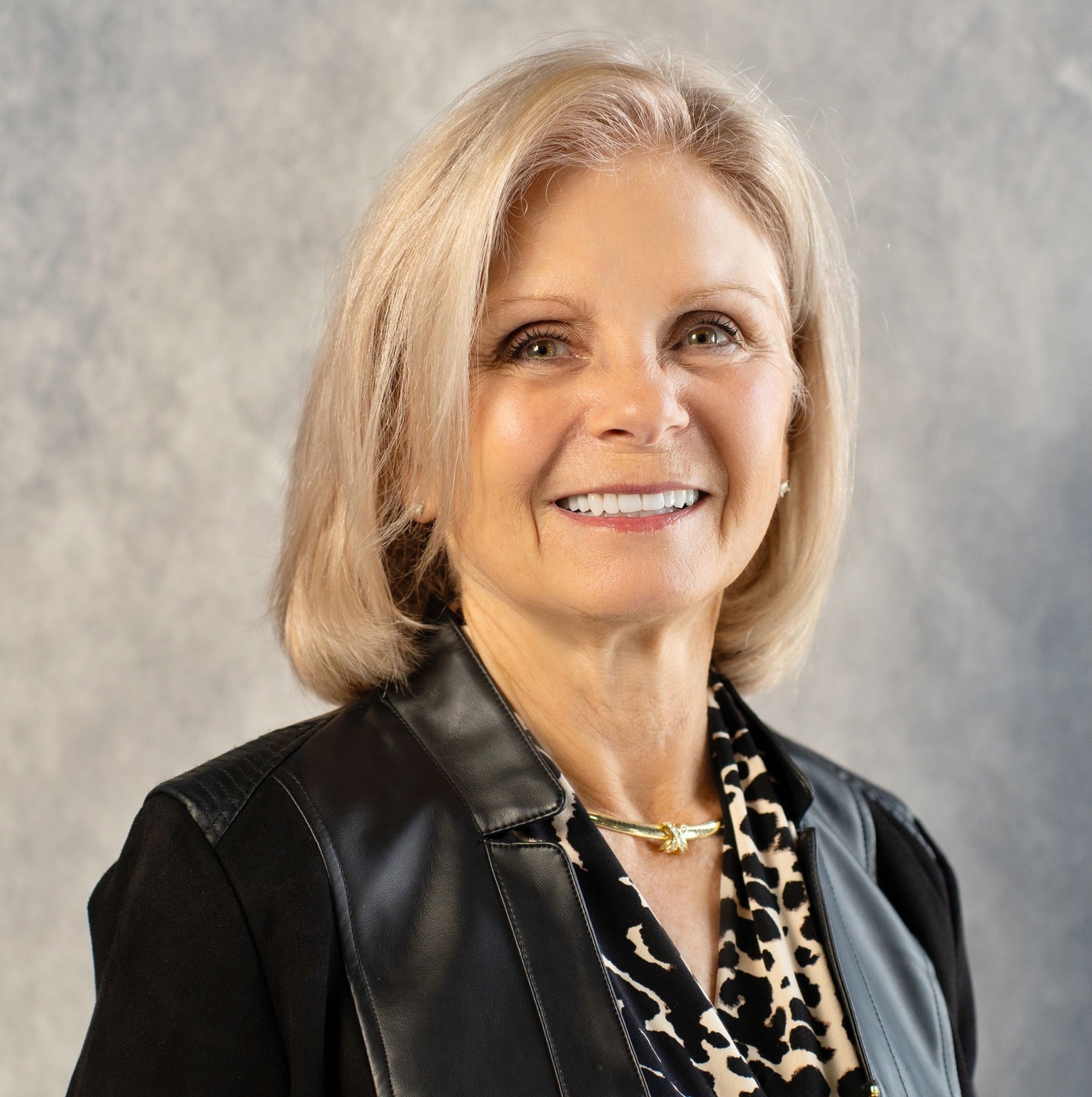 linda-craig-black