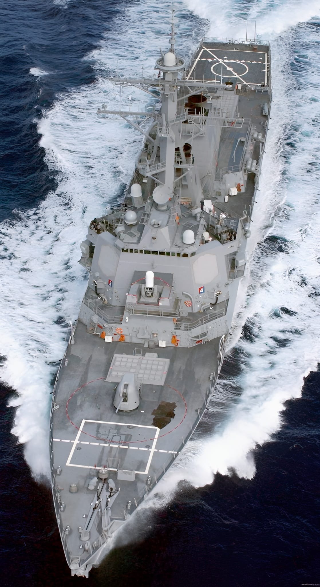 Super - The ship in the image is the USS Cole (DDG-67), an Arleigh ...