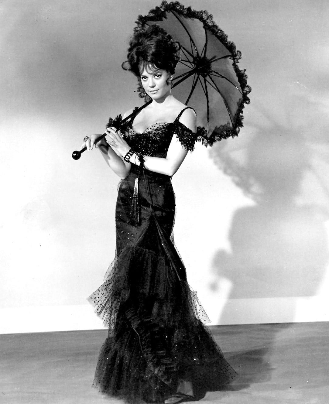1900 black dress Natalie Wood's western saloon girl gown in 'The Great Race' Black fashion