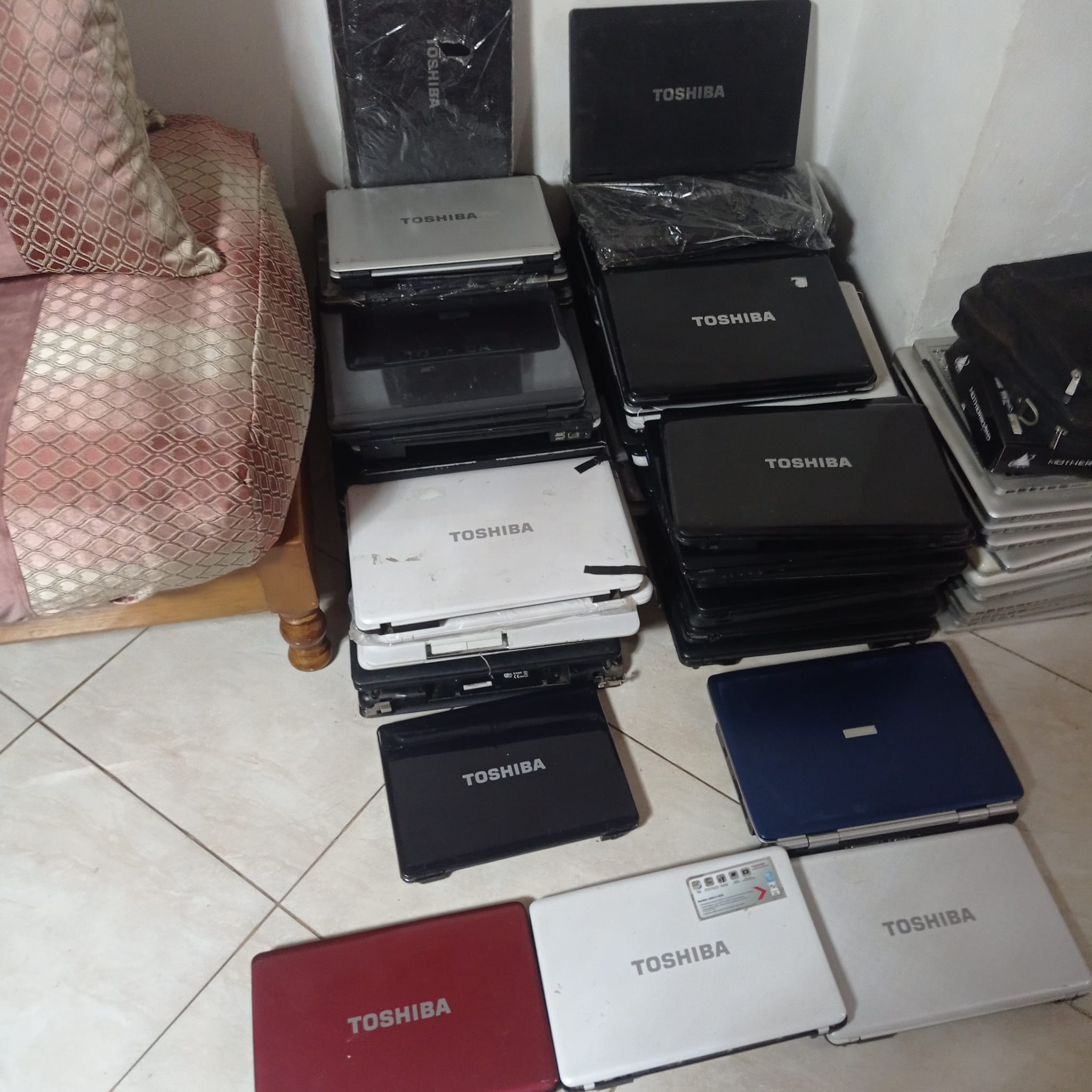 Pièces Détachées Pour PC Portable Toshiba Satellite C70D-A-111 - Lot D'occasion