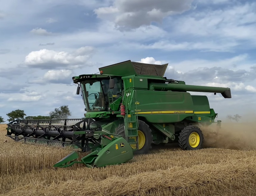 Lachimetime - The John Deere T660 is a high-performance walker combine ...