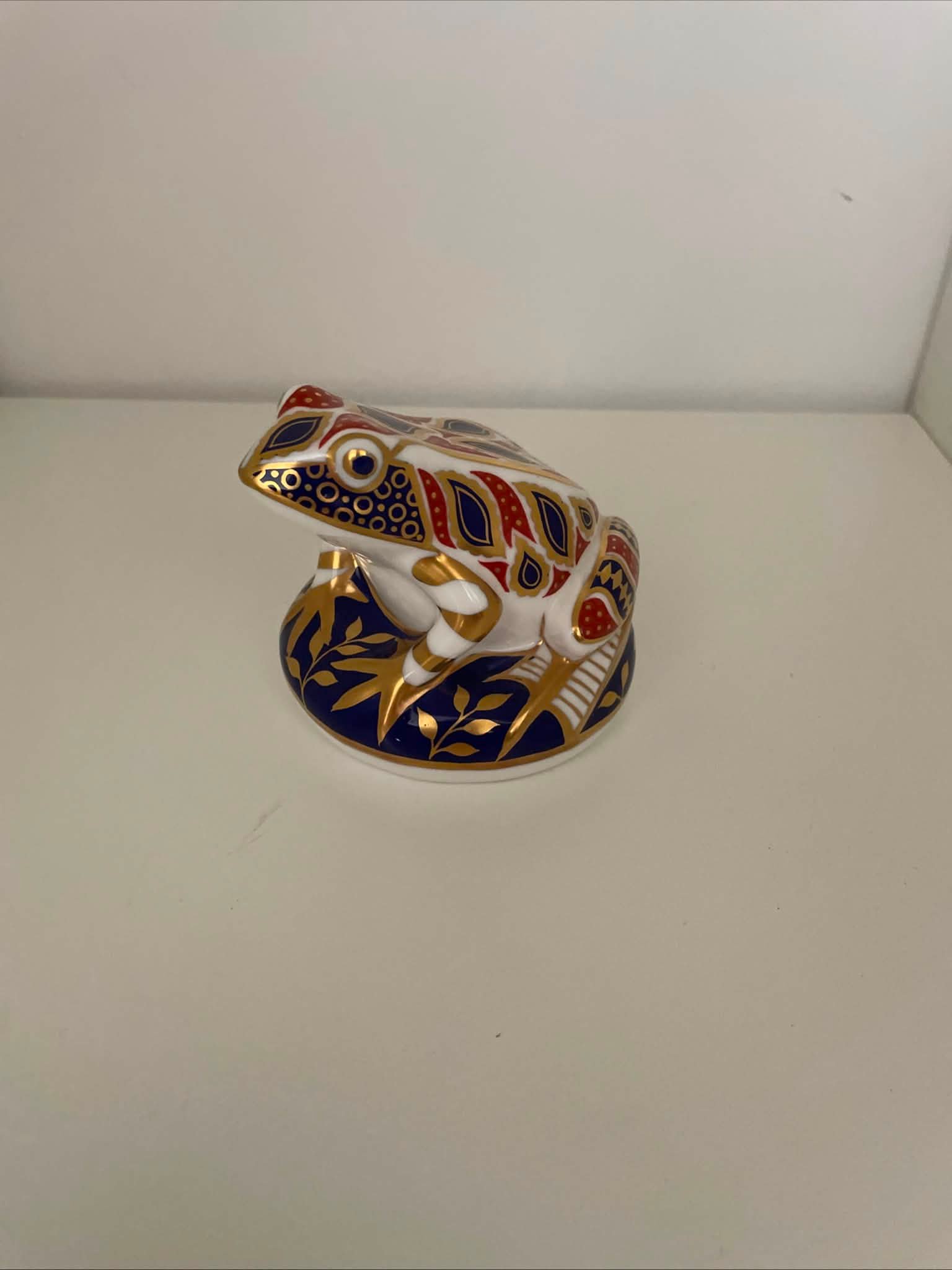 Royal Crown Derby Imari Frog paperweight with silver stopper