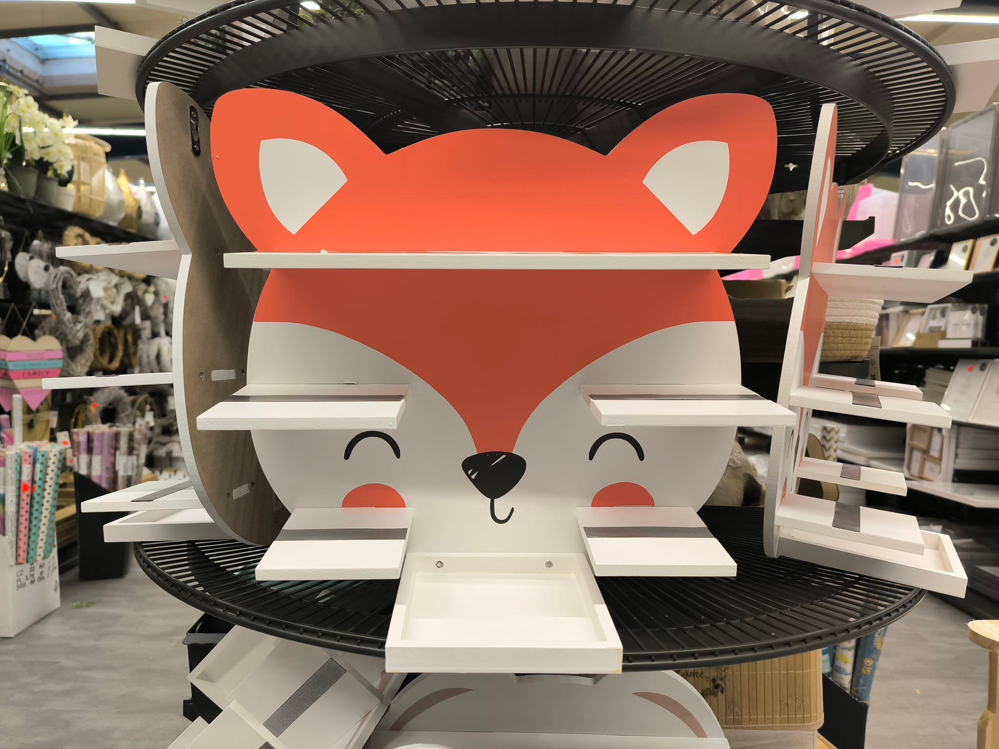 Venez profiter des jolies étagères pour ranger la toniebox de vos enfants !
