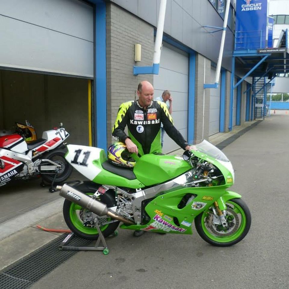 The Kawasaki Ninja ZX-7RR in Muzzy trim is pure racing pedigree