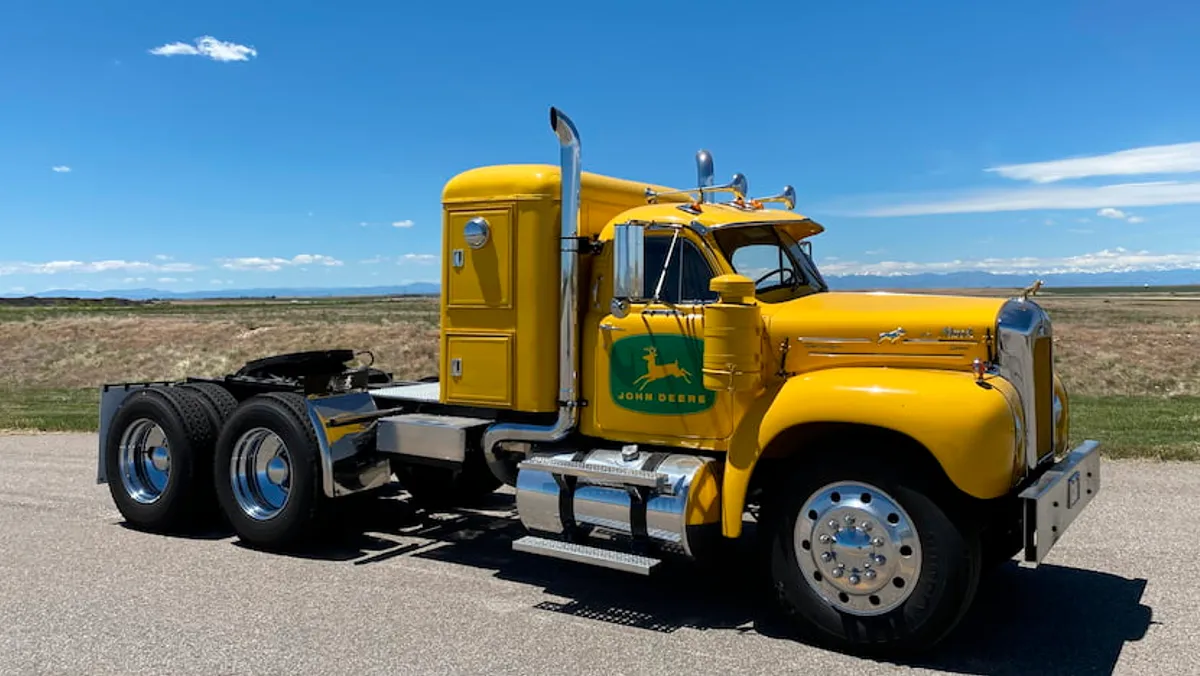 1962 Mack Truck B-61 215 HP Turbo