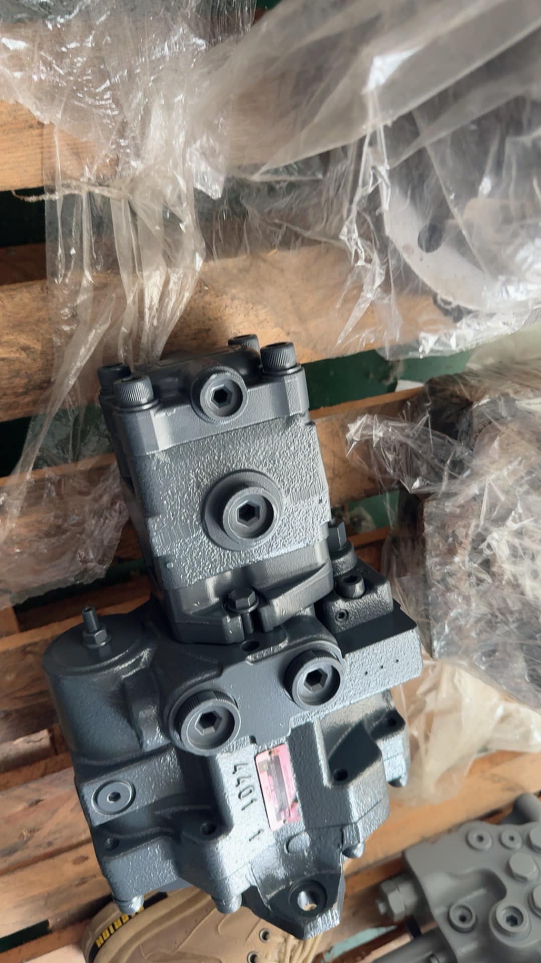 Hitachi ZAX60-5G original hydraulic pump PVD-2B-50P-20G5 in stock