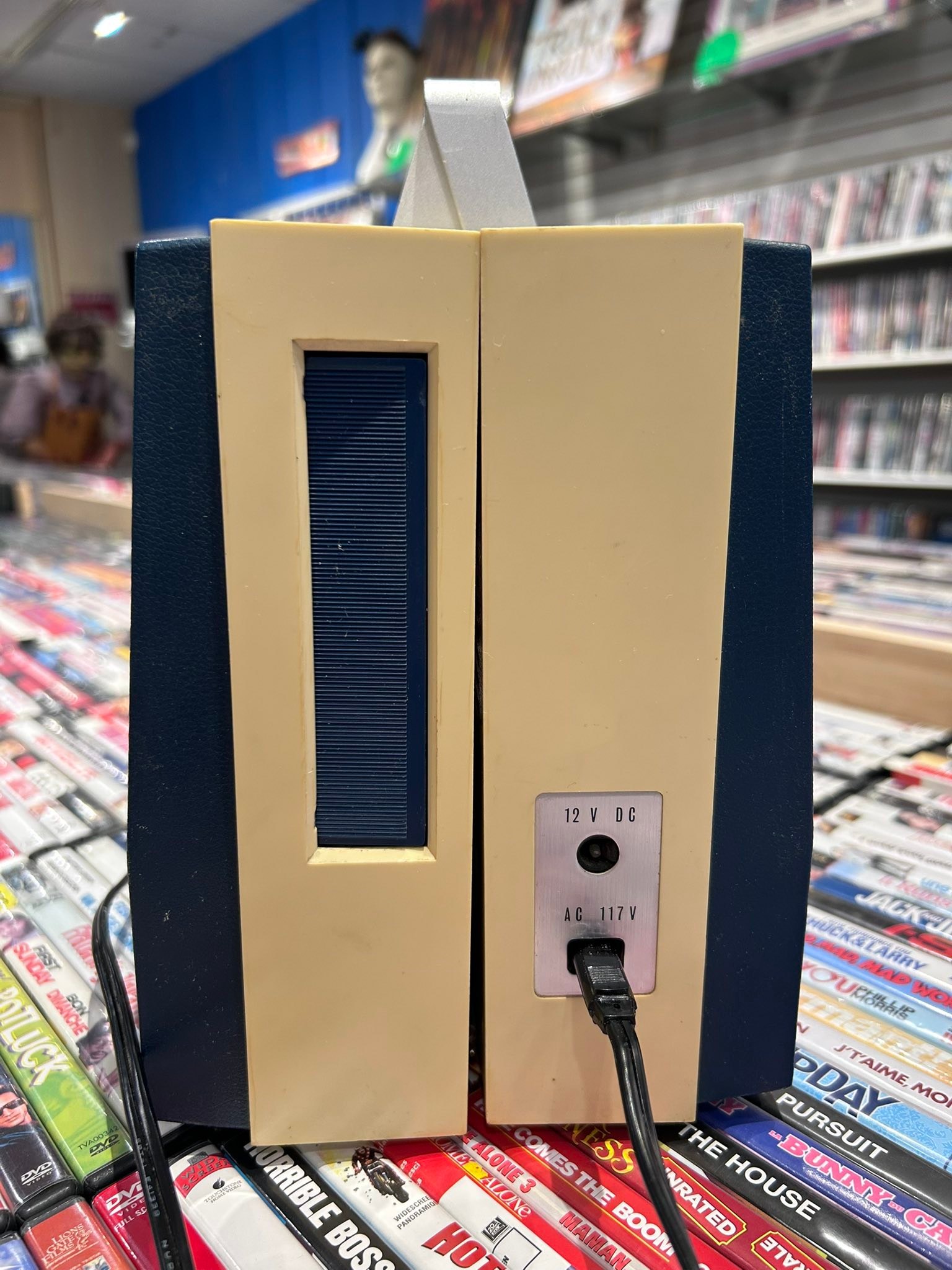 いは Vintage 8-track player for sale with cleaner tape and 6 tapes